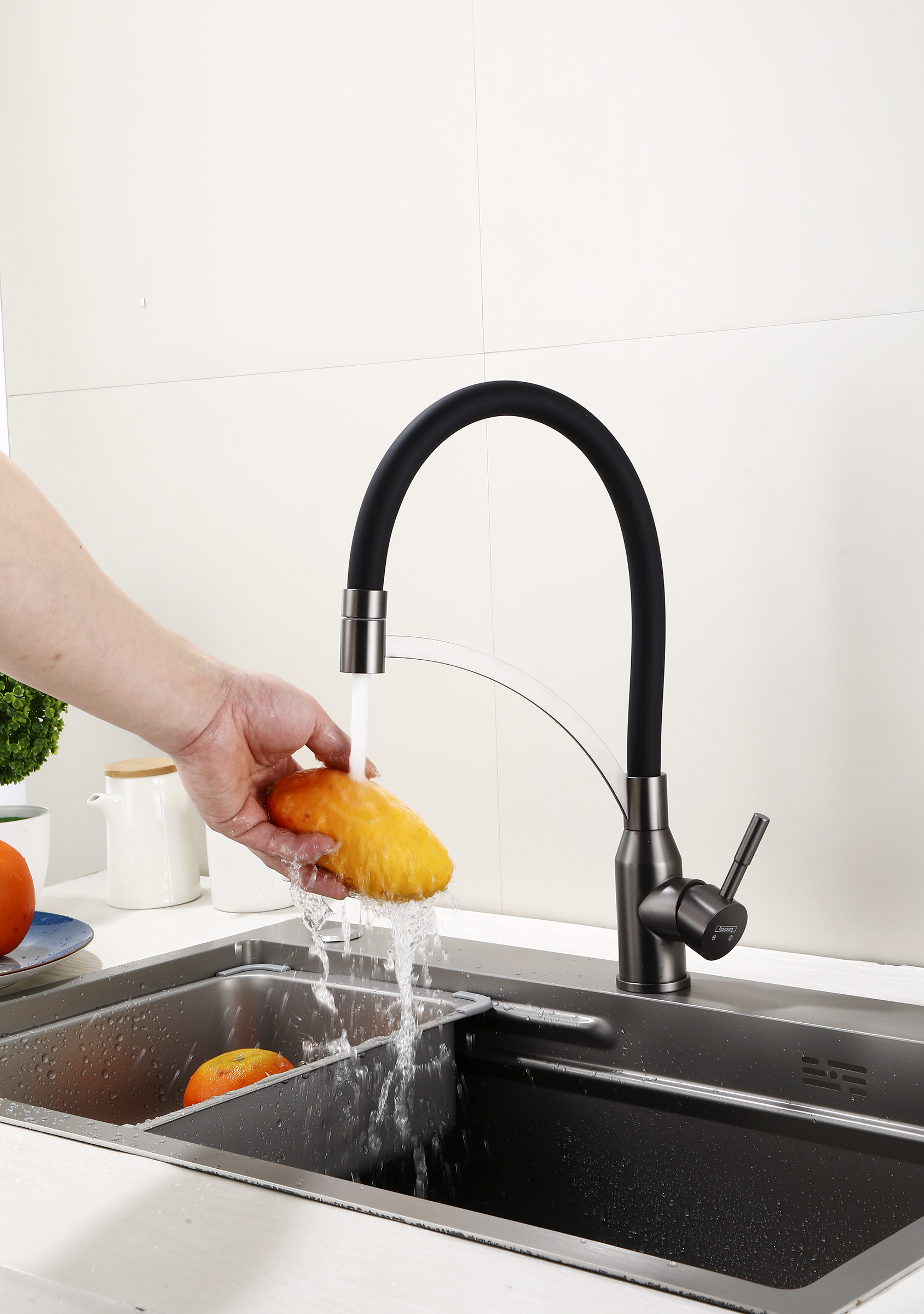 56043-PC Смес. из НЕРЖ. для кух. (ГРАФИТ с гиб. ЧЕР. изл.) HANSEN  (20/1шт)