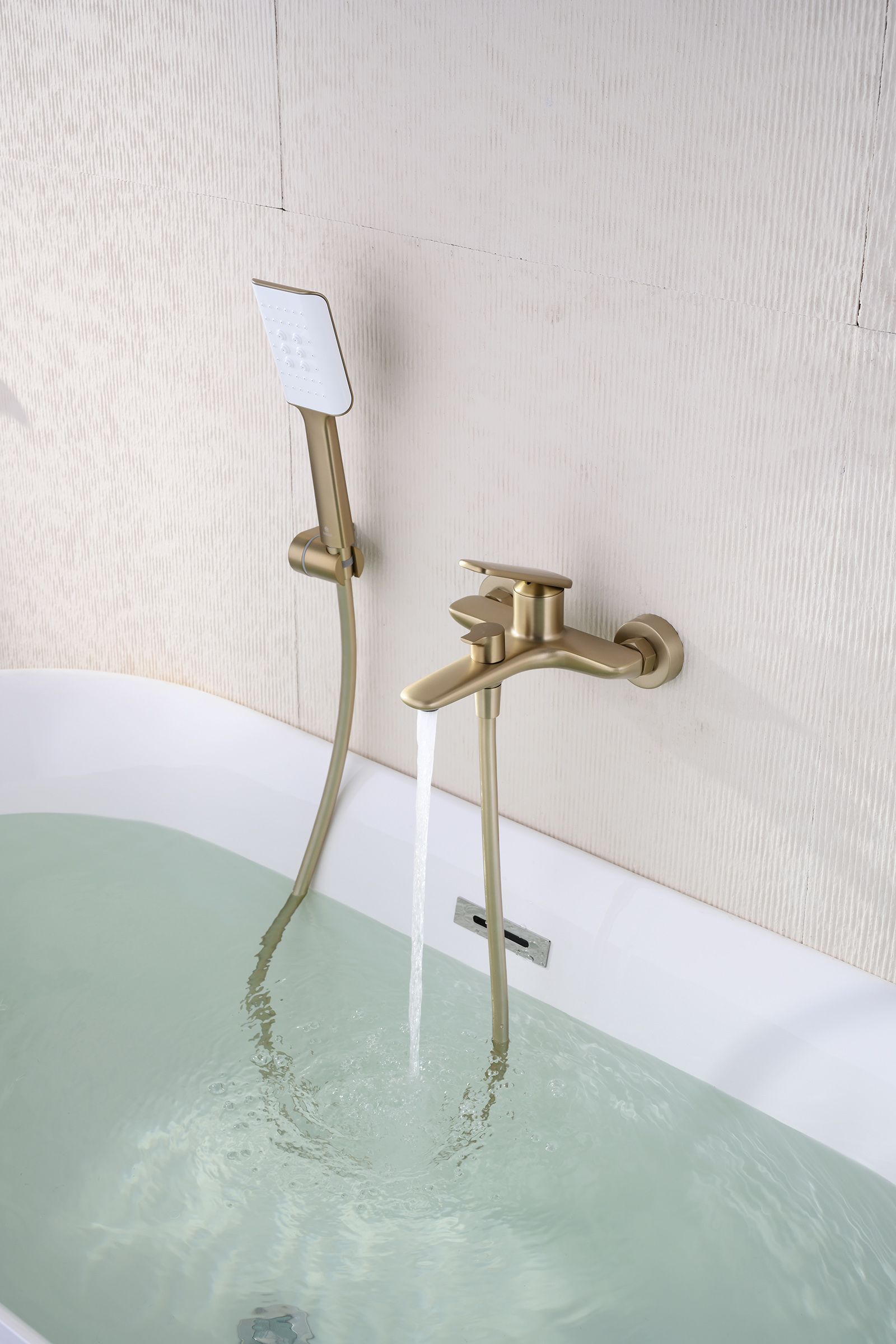 02131-S Смеситель од. для ванны кор. (Мат. Золото)  GANZER  (8/1шт)