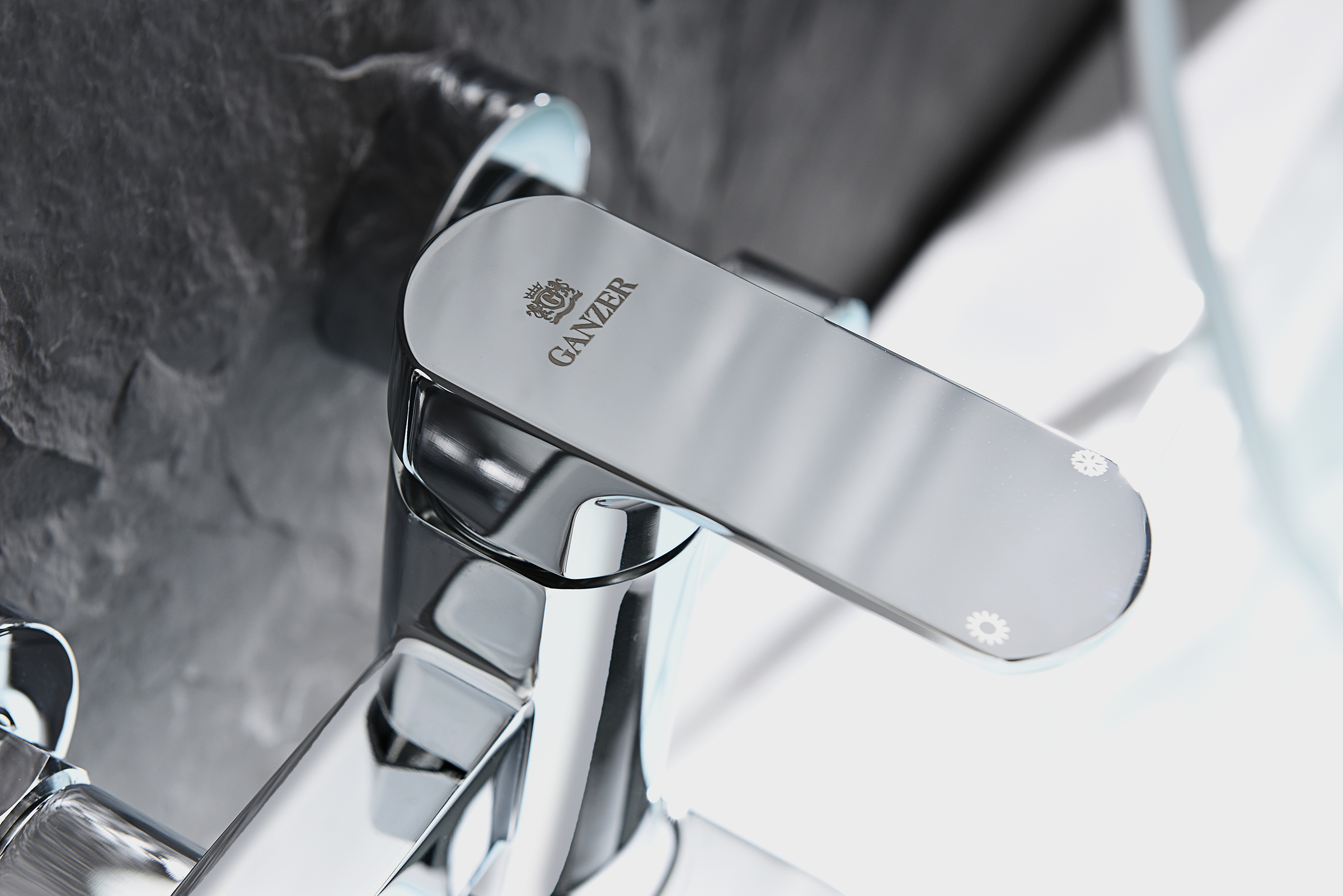 06132 Смеситель од. для ванны кор. (ХРОМ)  GANZER  (8/1шт)