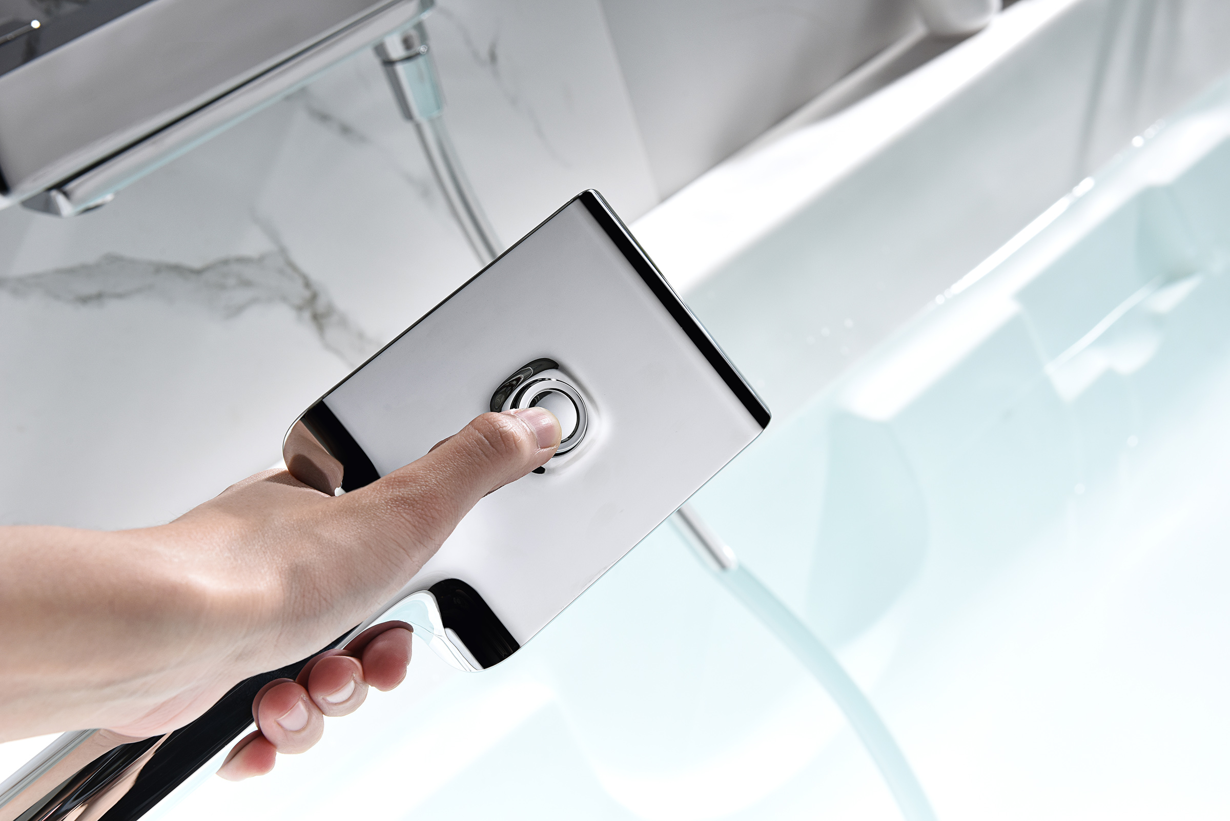 07132 Смеситель од. для ванны кор. (ХРОМ)  GANZER  (8/1шт)