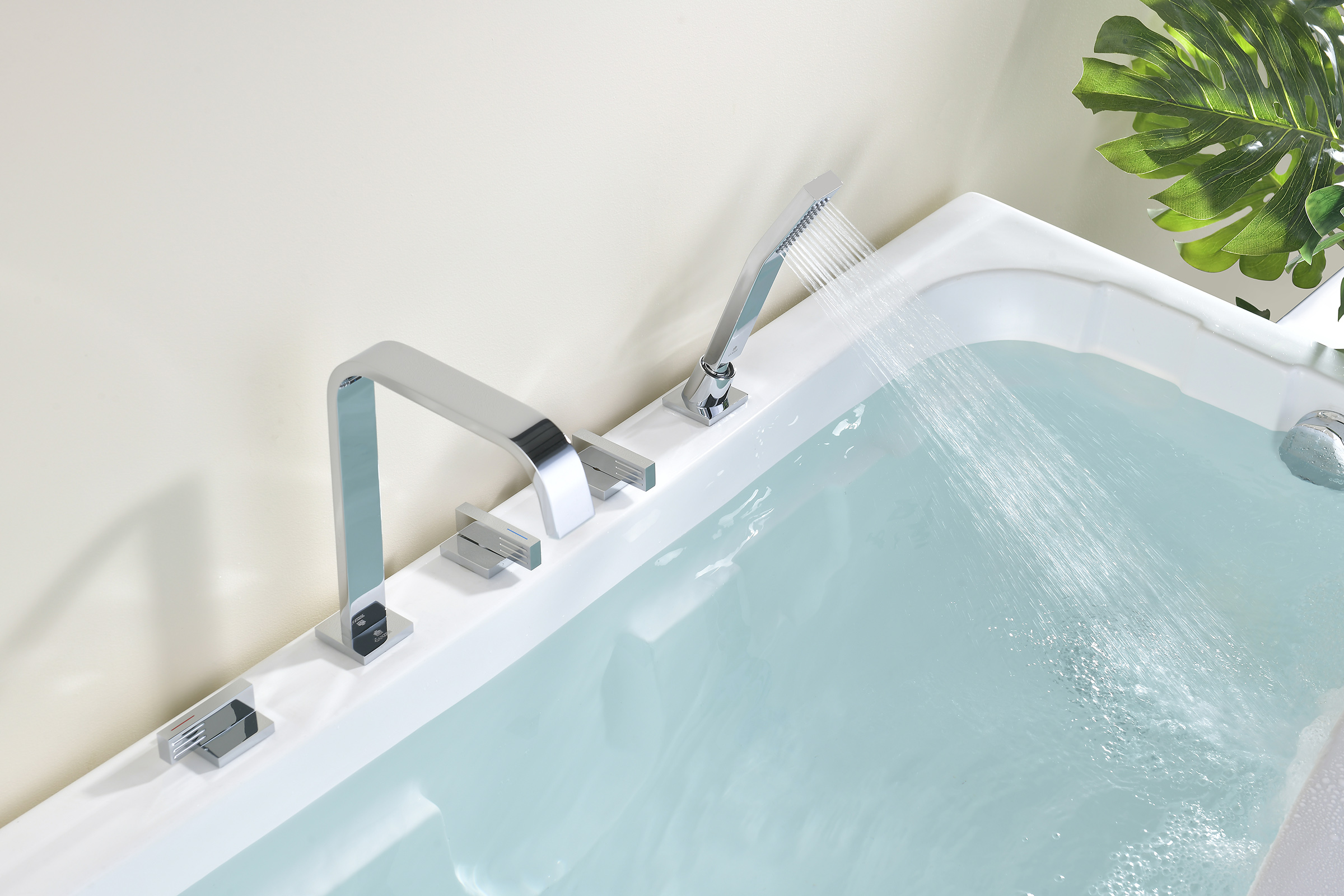 01133 Смеситель на борт ванны (5-отв,ХРОМ)  GANZER (10/1шт)