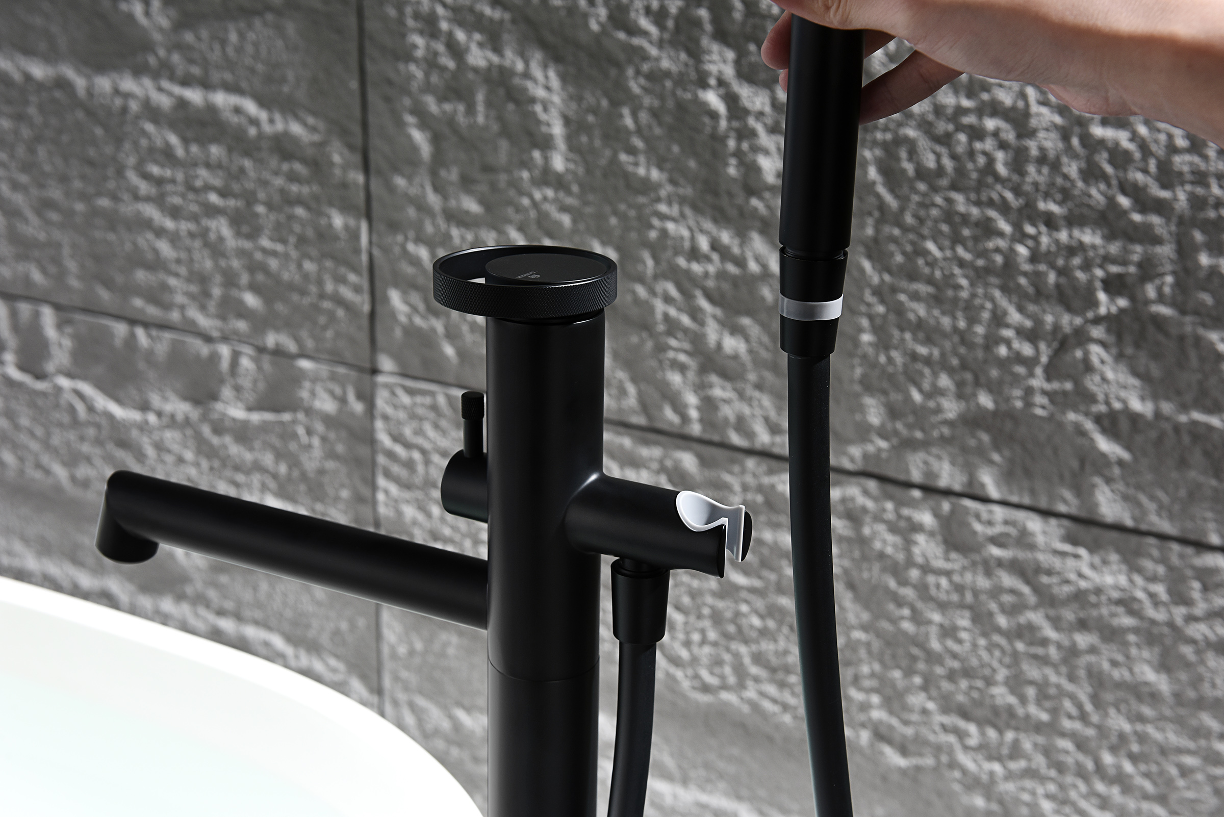 19181-C Смеситель напольный для ванны (ЧЕРНЫЙ) GANZER  (5/1шт)