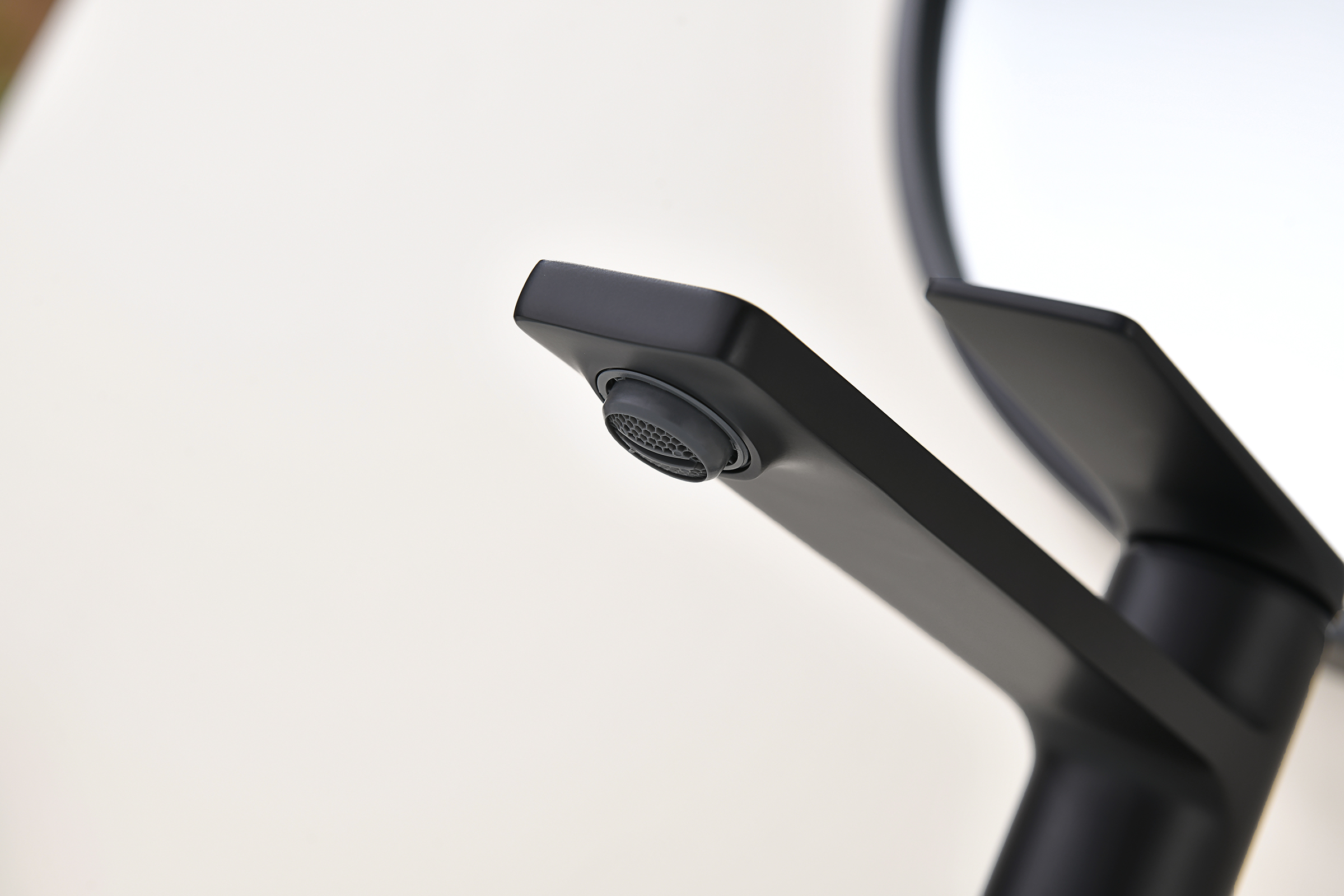 07112-C Смеситель од. для раковины-чаши (ЧЕРНЫЙ) GANZER (10/1шт)