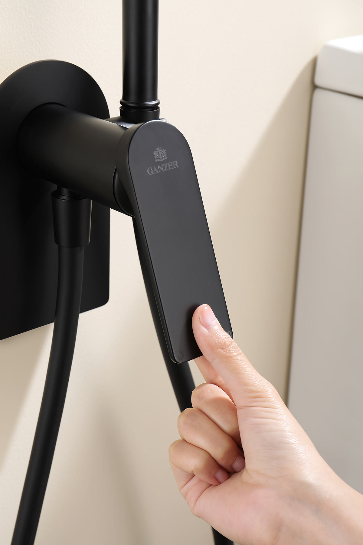 07157-C Смеситель встраиваемый с ГИГ. душом (ЧЕРНЫЙ) GANZER (10/1шт)