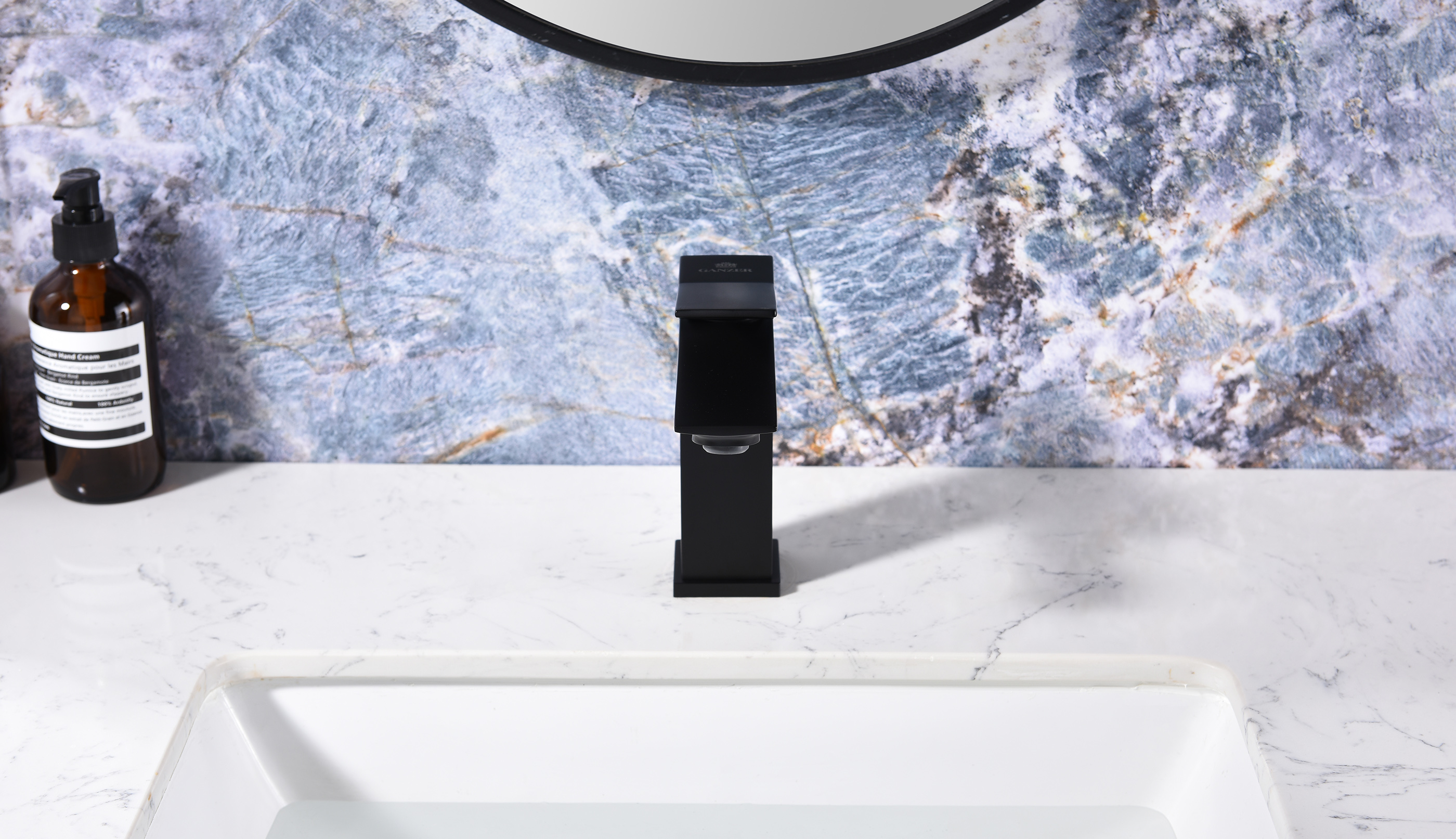 05111-C Смеситель од. для раковины (ЧЕРНЫЙ) GANZER (10/1шт)