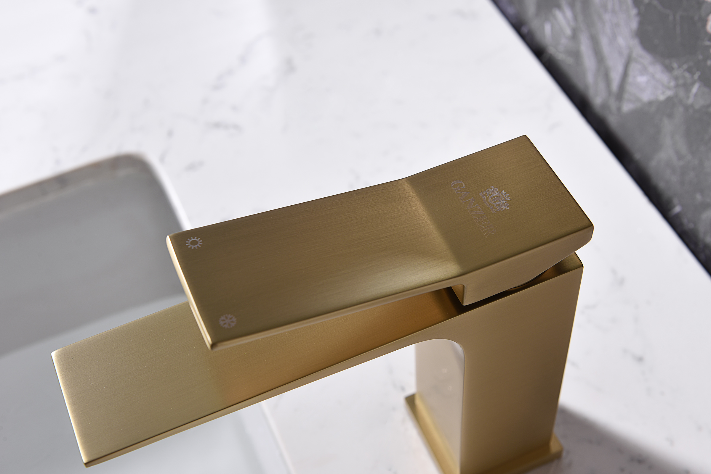 05111-S Смеситель од. для раковины (Мат. Золото) GANZER (10/1шт)