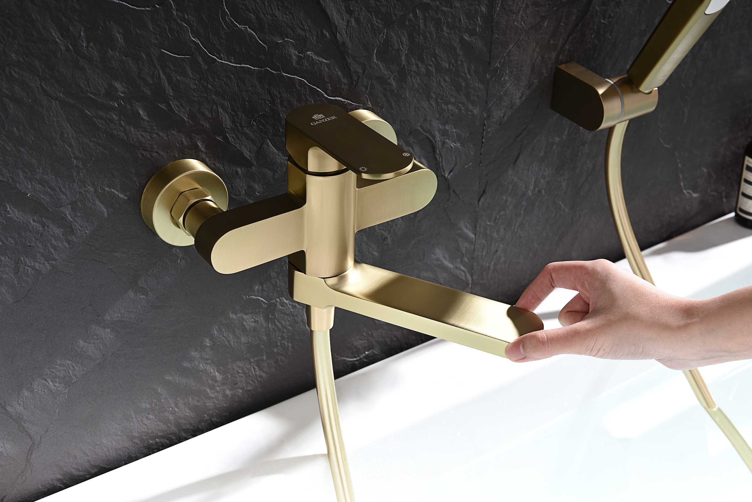 06132-S Смеситель од. для ванны кор. (Мат. Золото)  GANZER  (8/1шт)