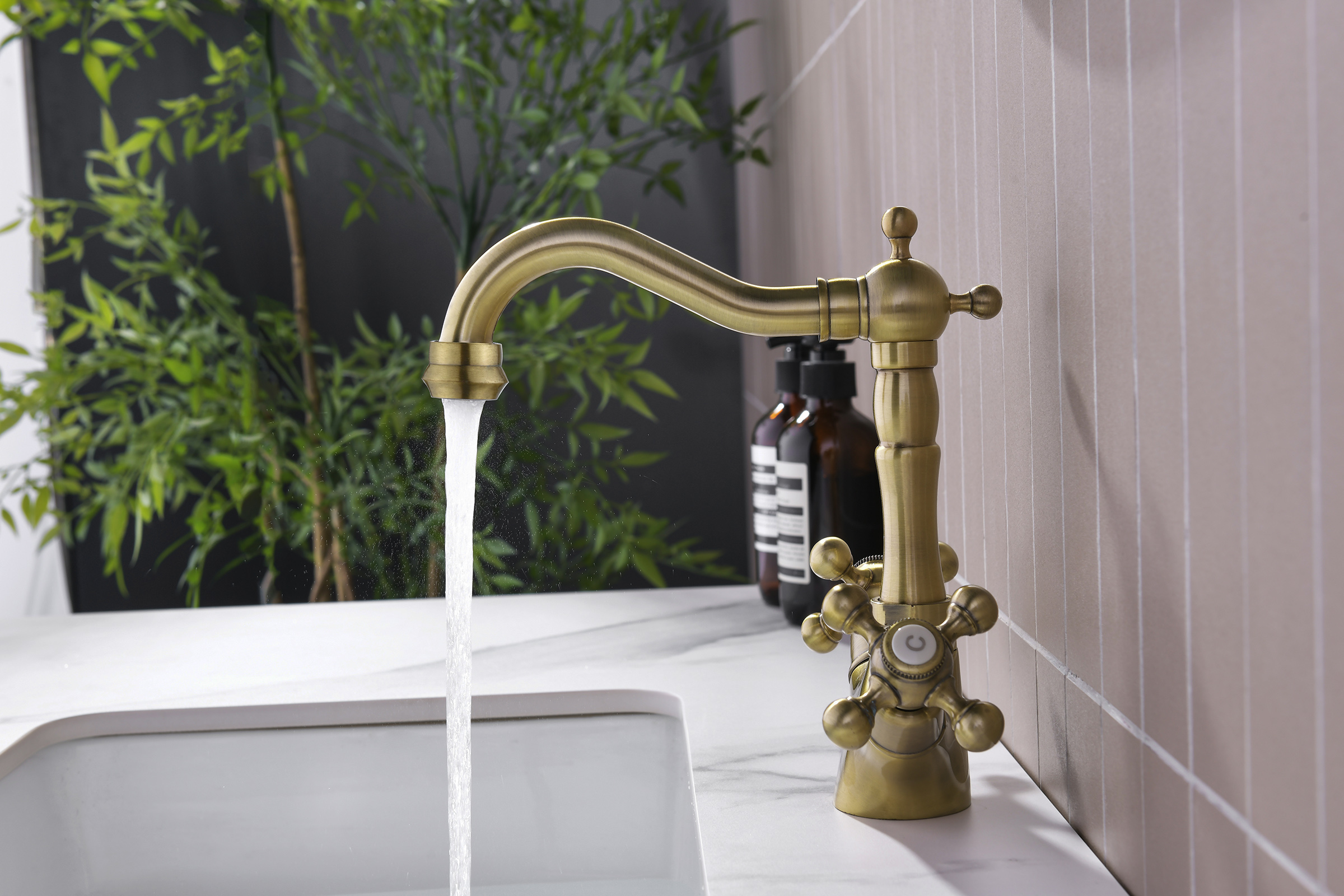 09112-D Смеситель двухвент. для умыв. (БРОНЗА)  GANZER  (10/1шт)