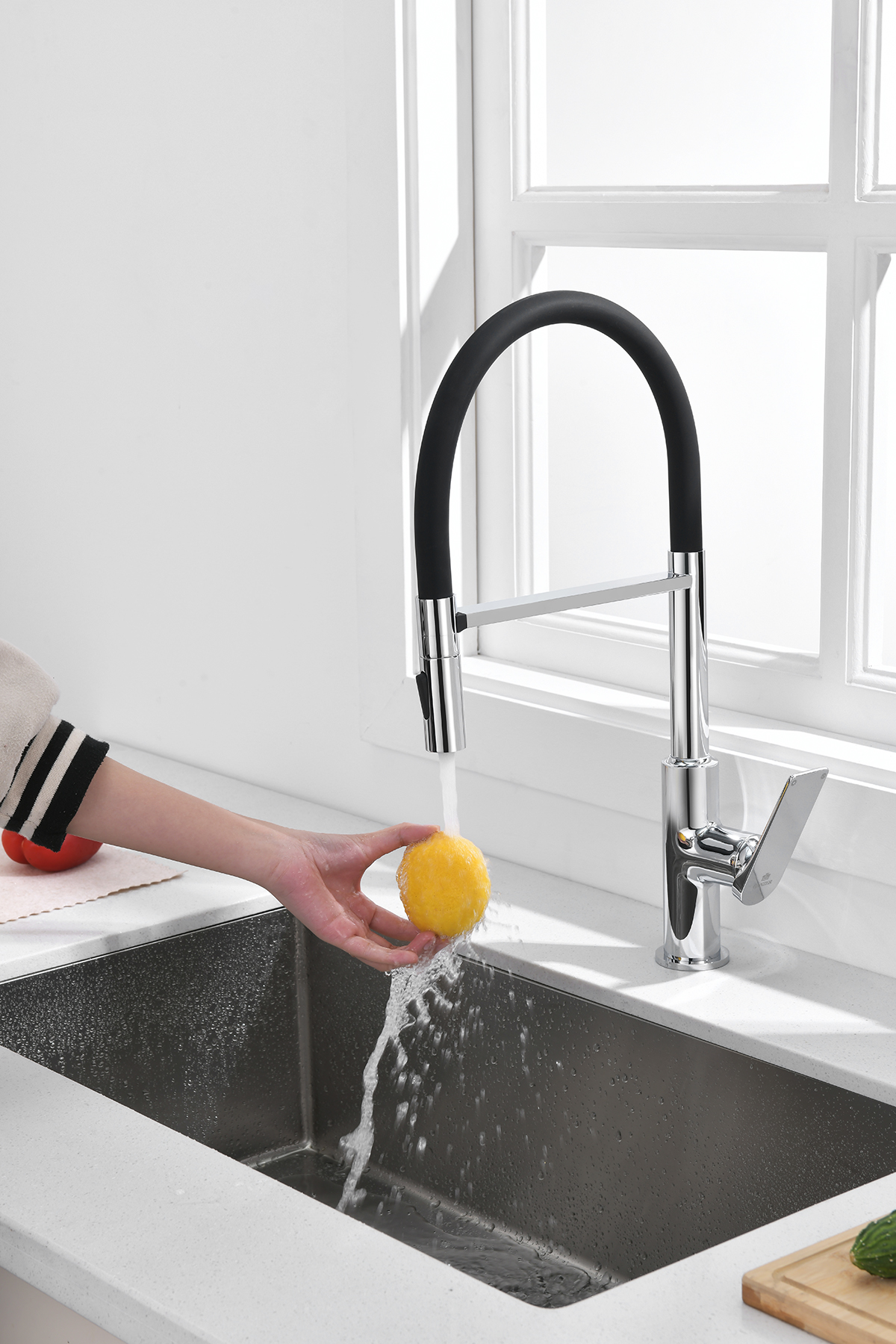 07126 Смеситель для кухни с гиб. МАГНИТ. изливом (ХРОМ+ЧЕР.) GANZER (10/1шт)