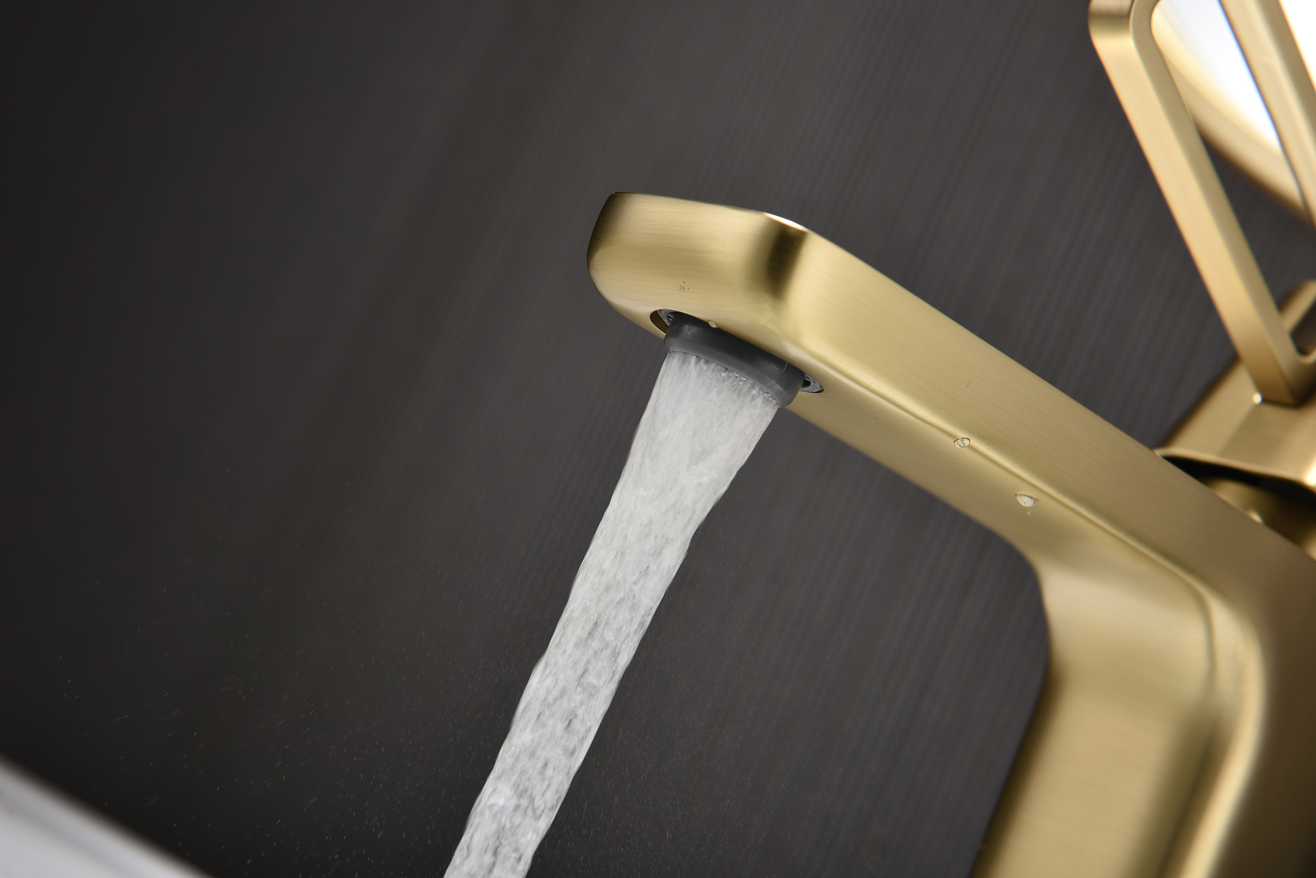 12111-S Смеситель од. для раковины (Мат. Золото) GANZER (10/1шт)