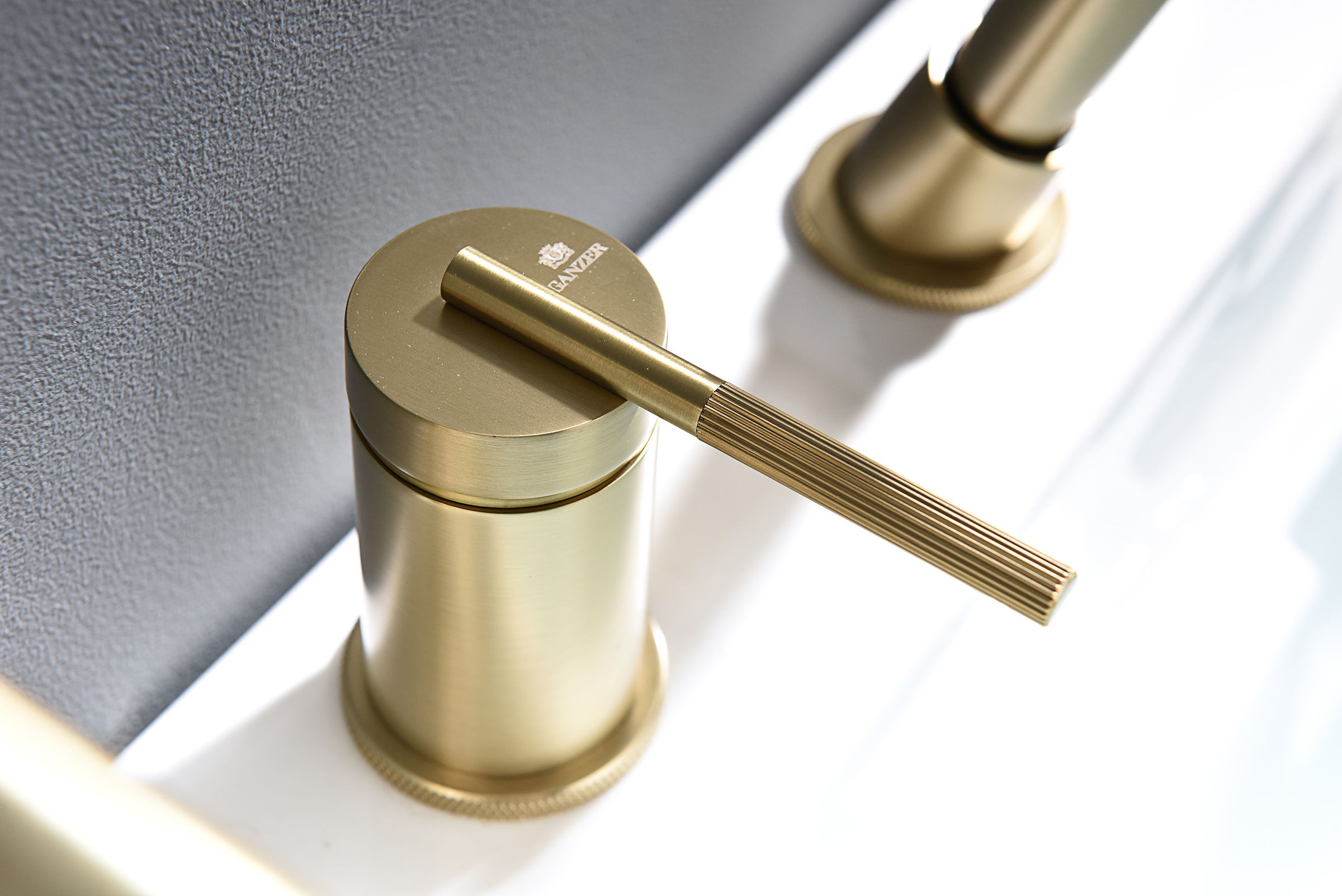 19133-S Смеситель на борт ванны (4-отв,Мат. Золото)  GANZER (6/1шт)