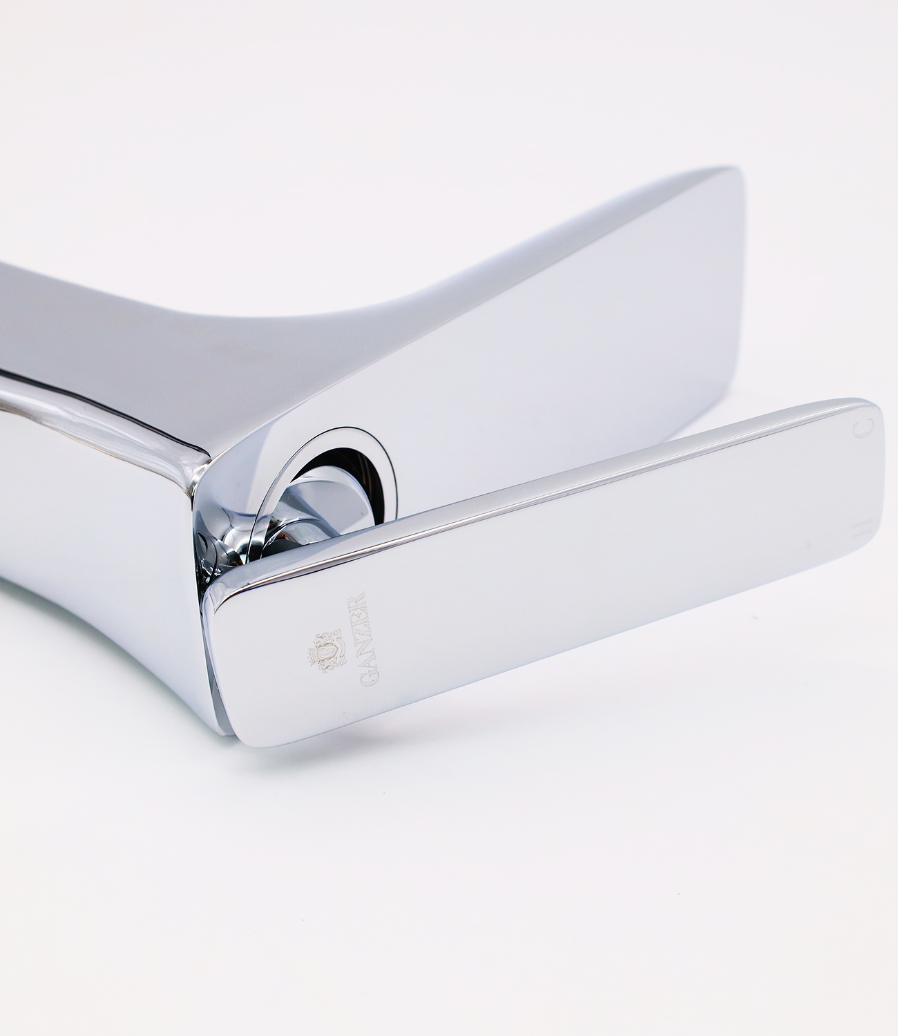 51011 Смеситель для умывальника  GANZER  (10/1шт) Л/К