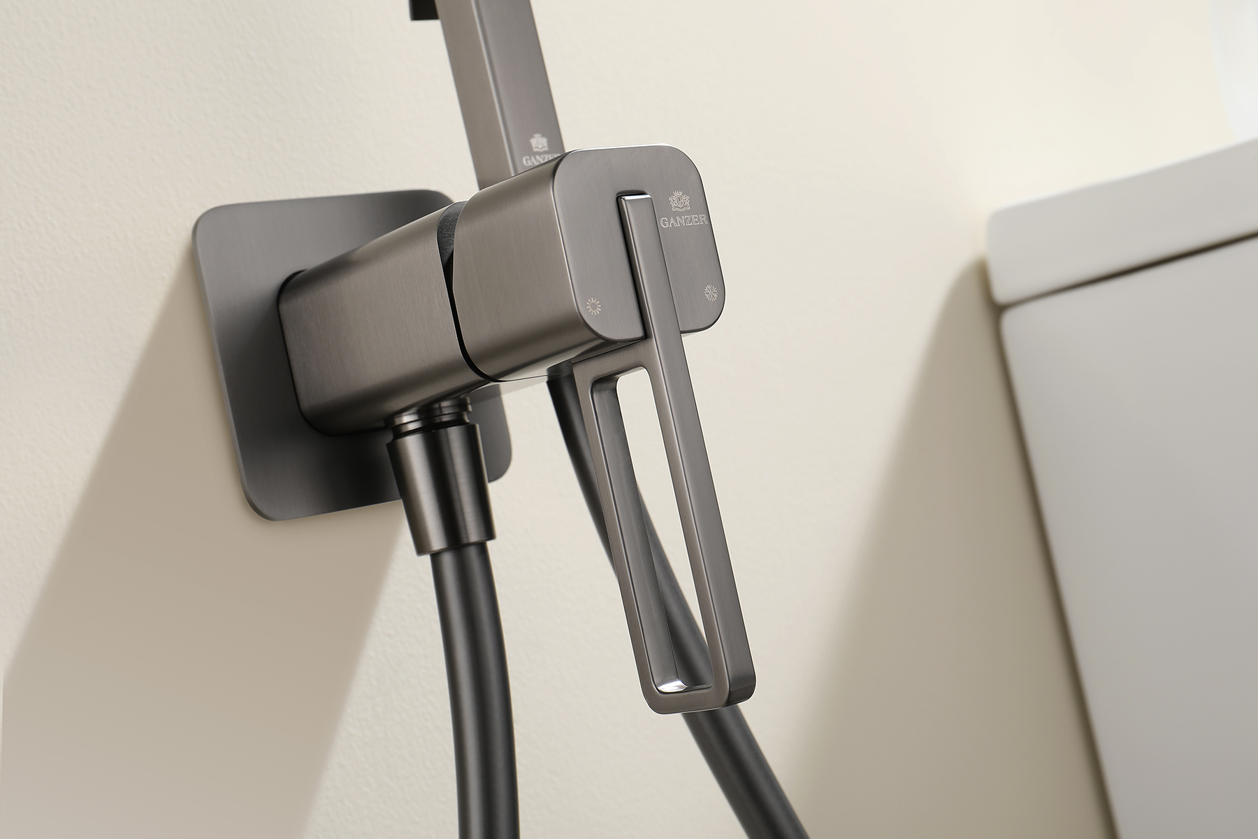 12157-Q Смеситель встраиваемый с ГИГ. душем (ГРАФИТ) GANZER (10/1шт)