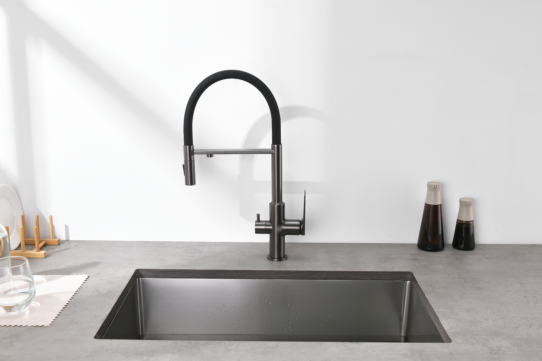 07127-Q Смес. для кухни с гиб МАГ. изл. и под. фильт. (ГРАФИТ+ЧЕР.) GANZER (10/1шт)