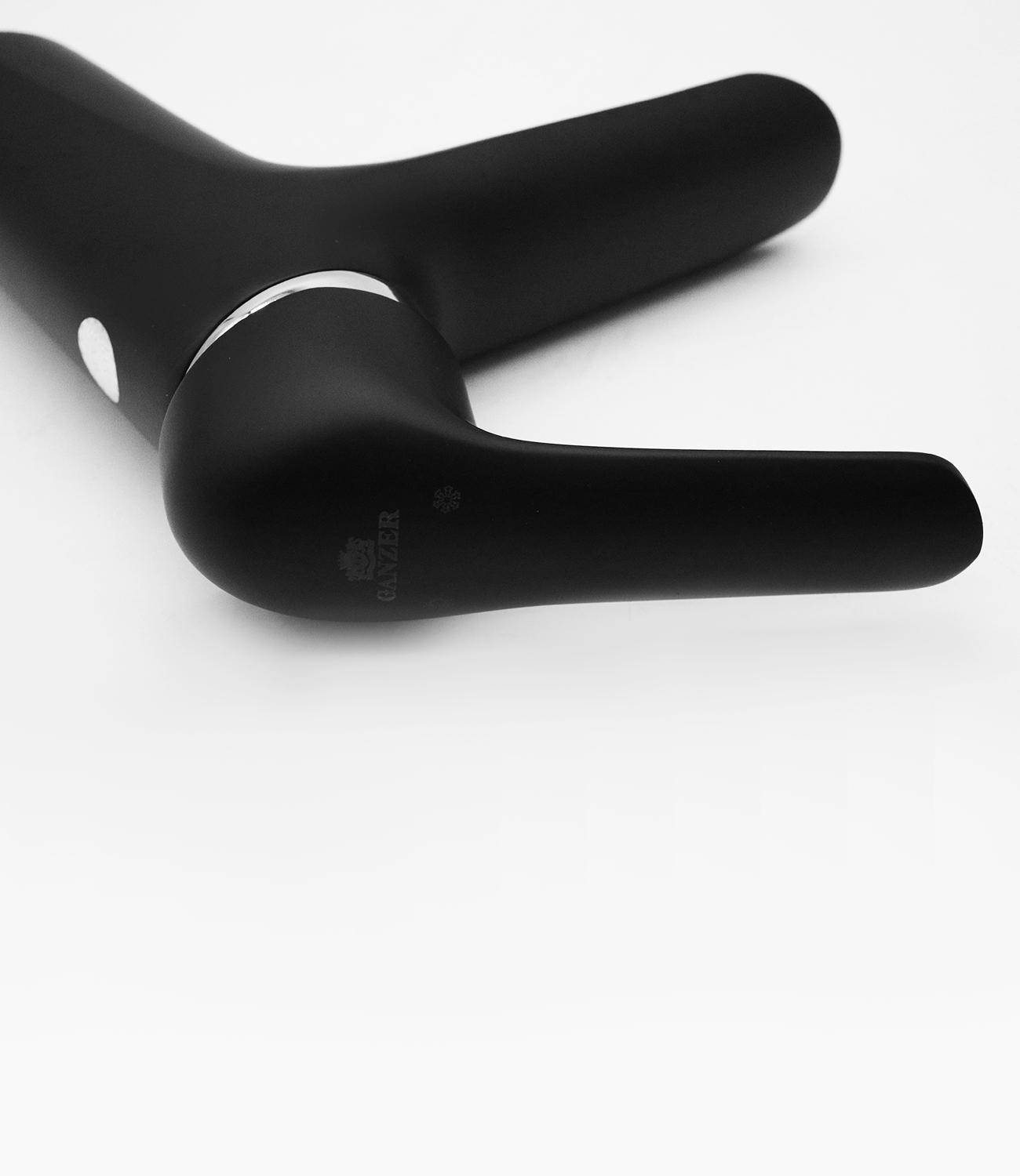 24011-C Смеситель для умывальника (ЧЕРНЫЙ) "GANZER" (10/1шт)  Л/К