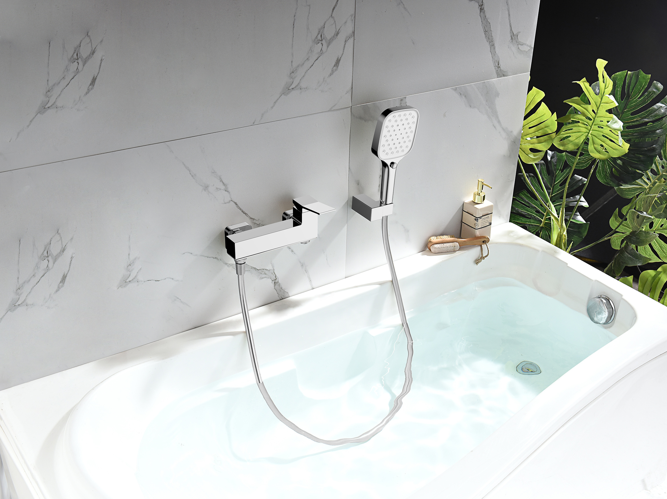 05132 Смеситель од. для ванны кор. (ХРОМ)  GANZER  (8/1шт)