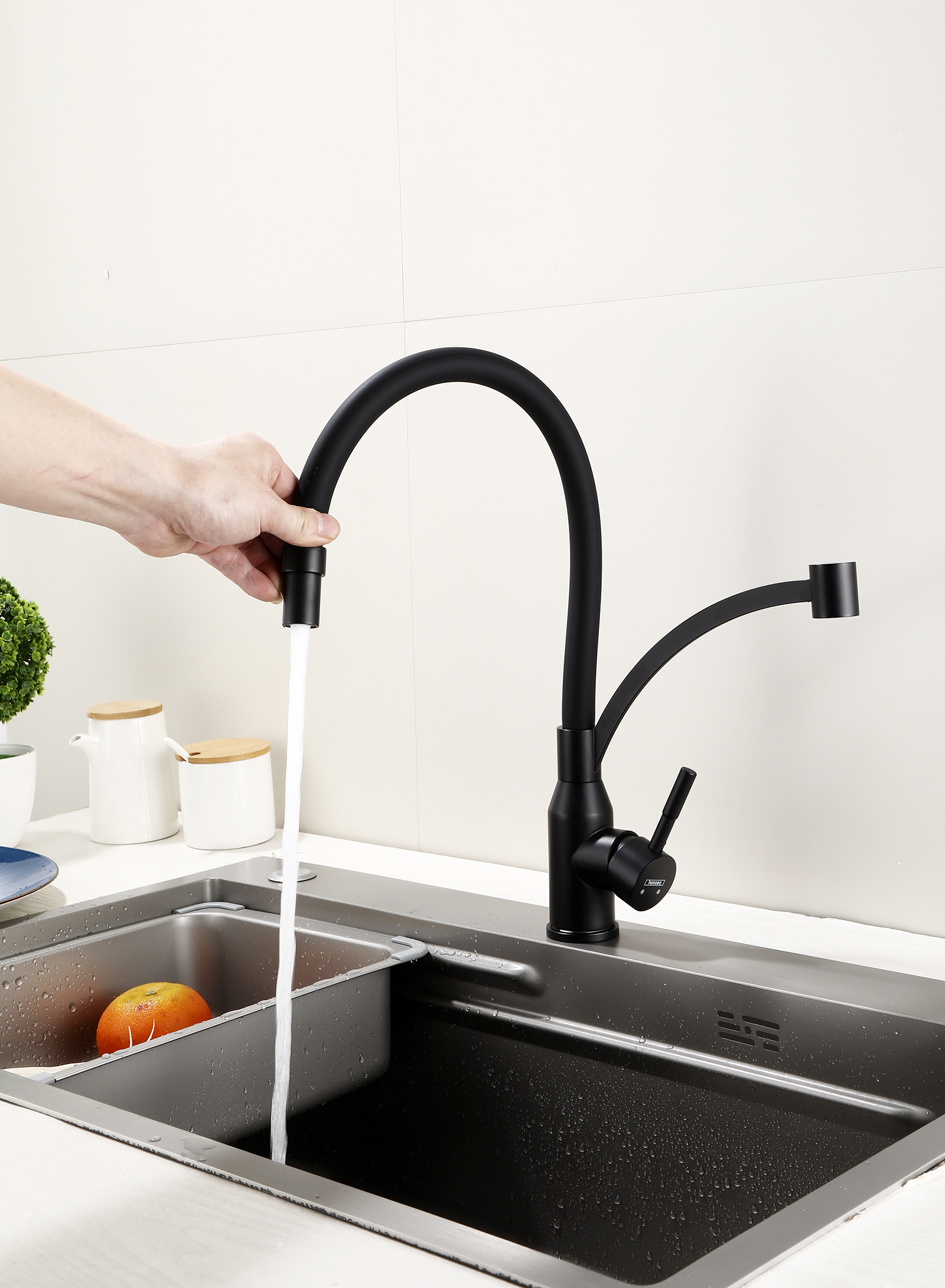 56043-CC Смес. из НЕРЖ. для кух. (ЧЕРНЫЙ с гиб. ЧЕР. изл.) HANSEN  (20/1шт)