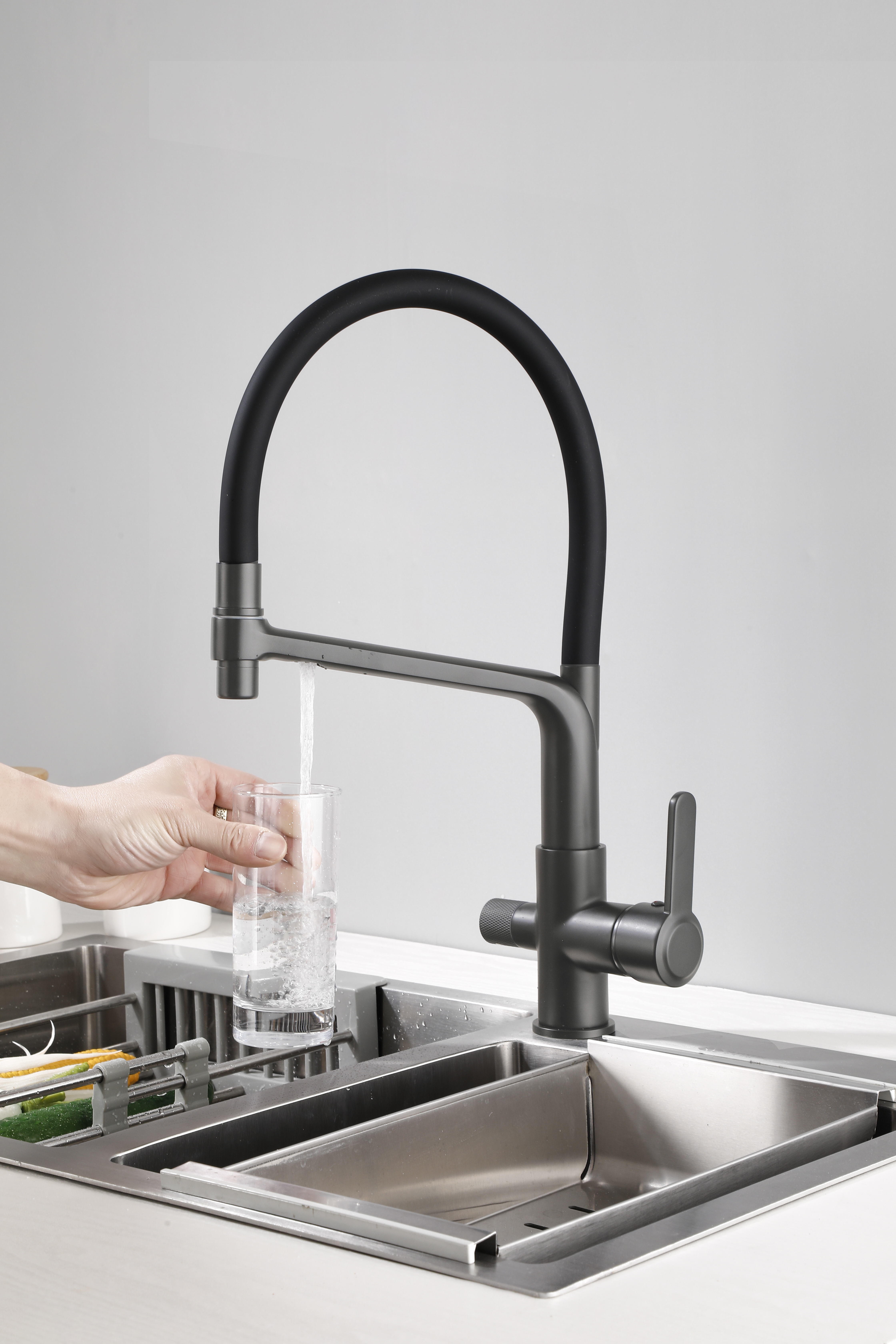 15075-PC Смес. для кухни с гиб шланг и под фильт (ГРАФИТ+ЧЕРНЫЙ) HANSEN (10/1шт)