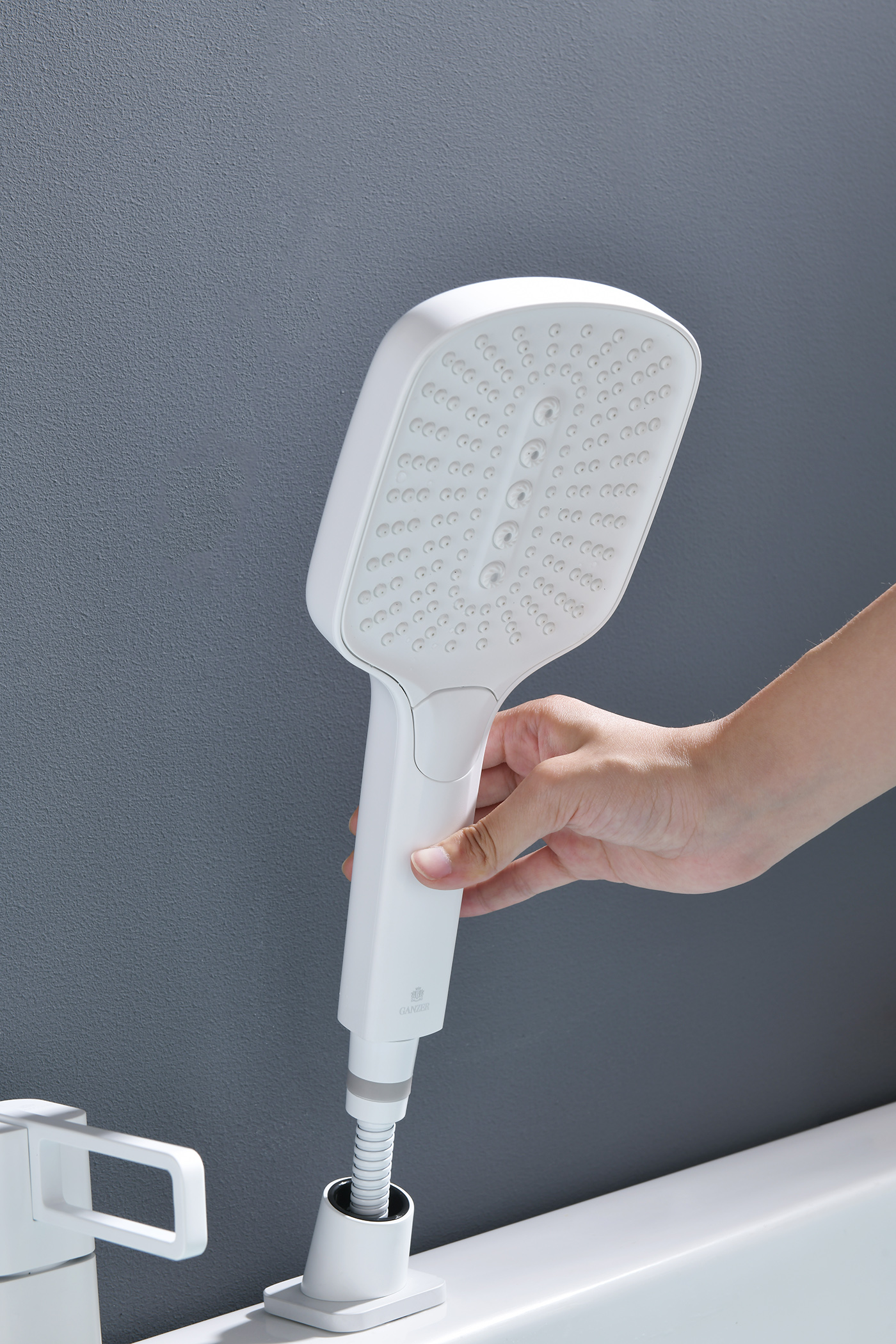 12133-F Смеситель на борт ванны (3-отв,БЕЛЫЙ)  GANZER (10/1шт)