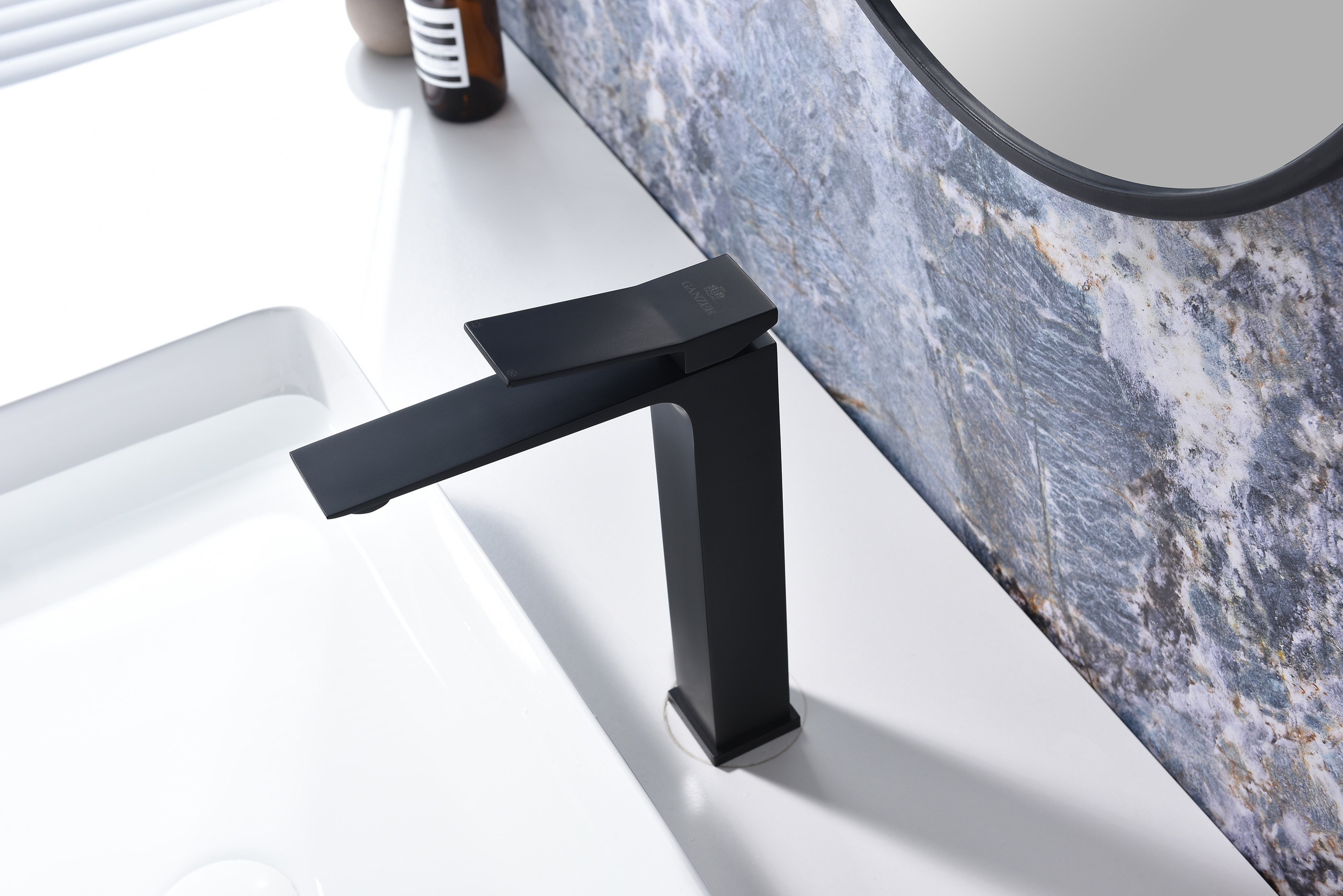 05112-C Смеситель од. для раковины-чаши (ЧЕРНЫЙ) GANZER (10/1шт)