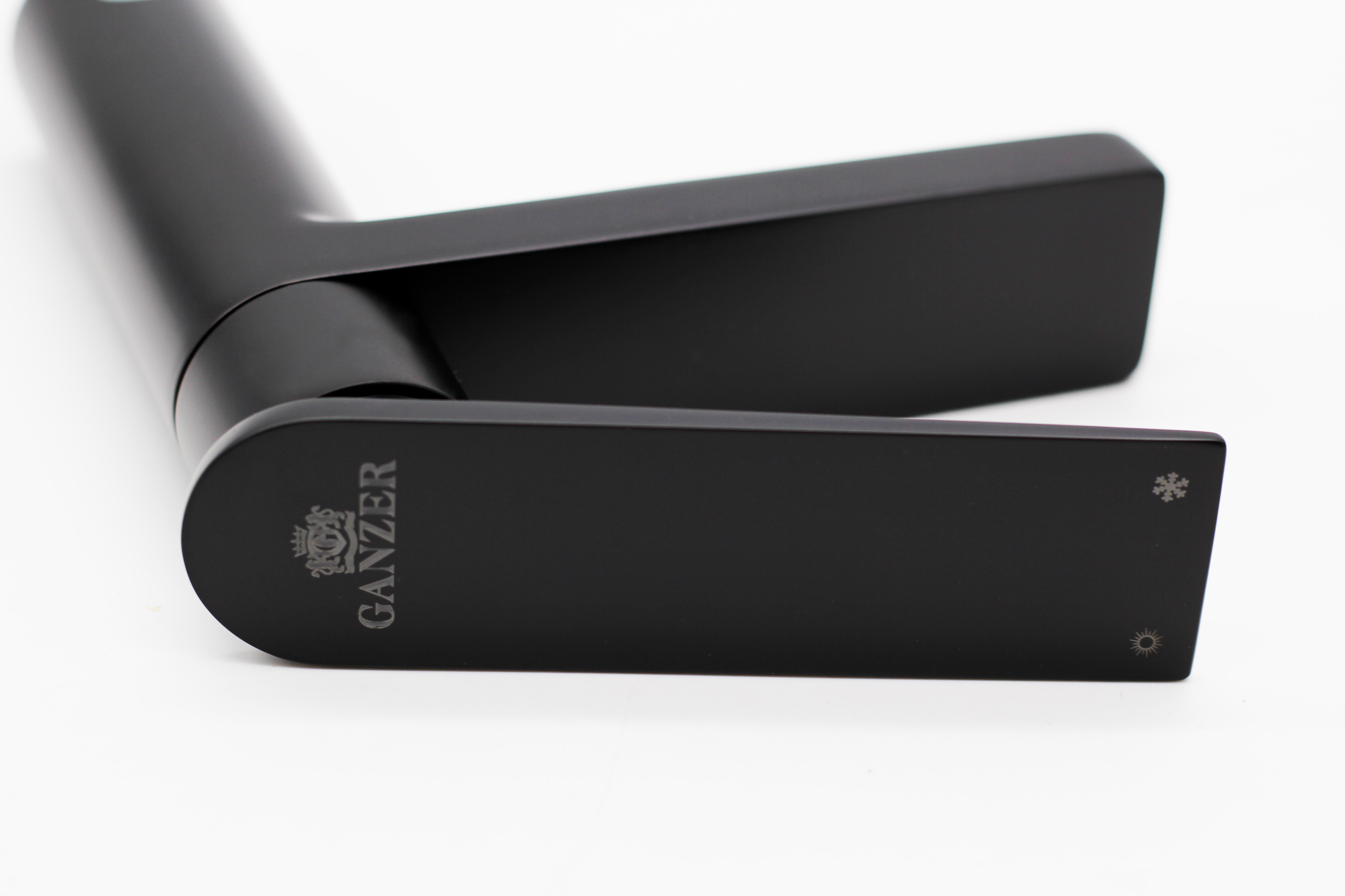 07011-C Смеситель для умывальника (ЧЕРНЫЙ) "GANZER"  (10/1шт)  Л/К