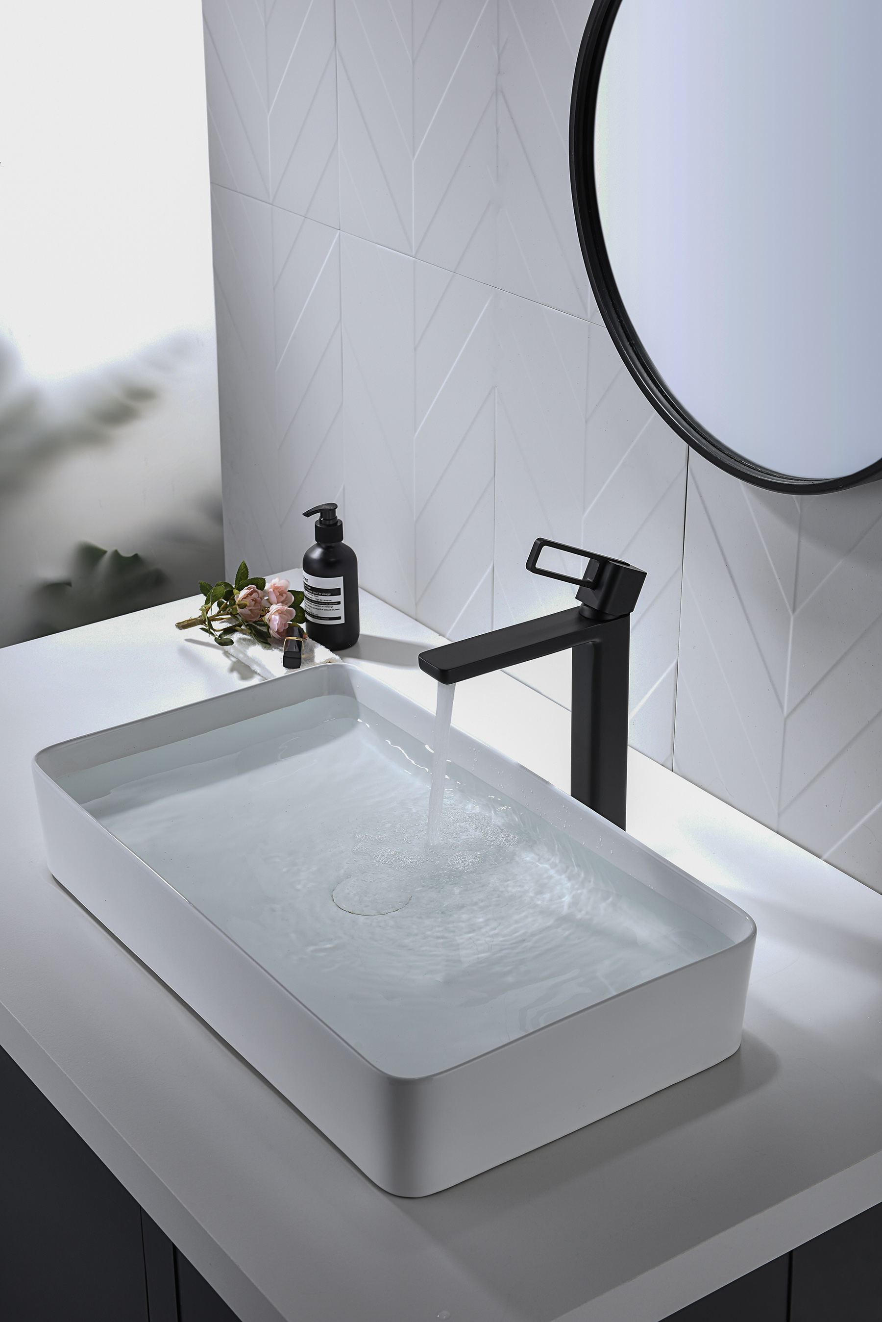 12112-C Смеситель од. для раковины-чаши (ЧЕРНЫЙ) GANZER (10/1шт)