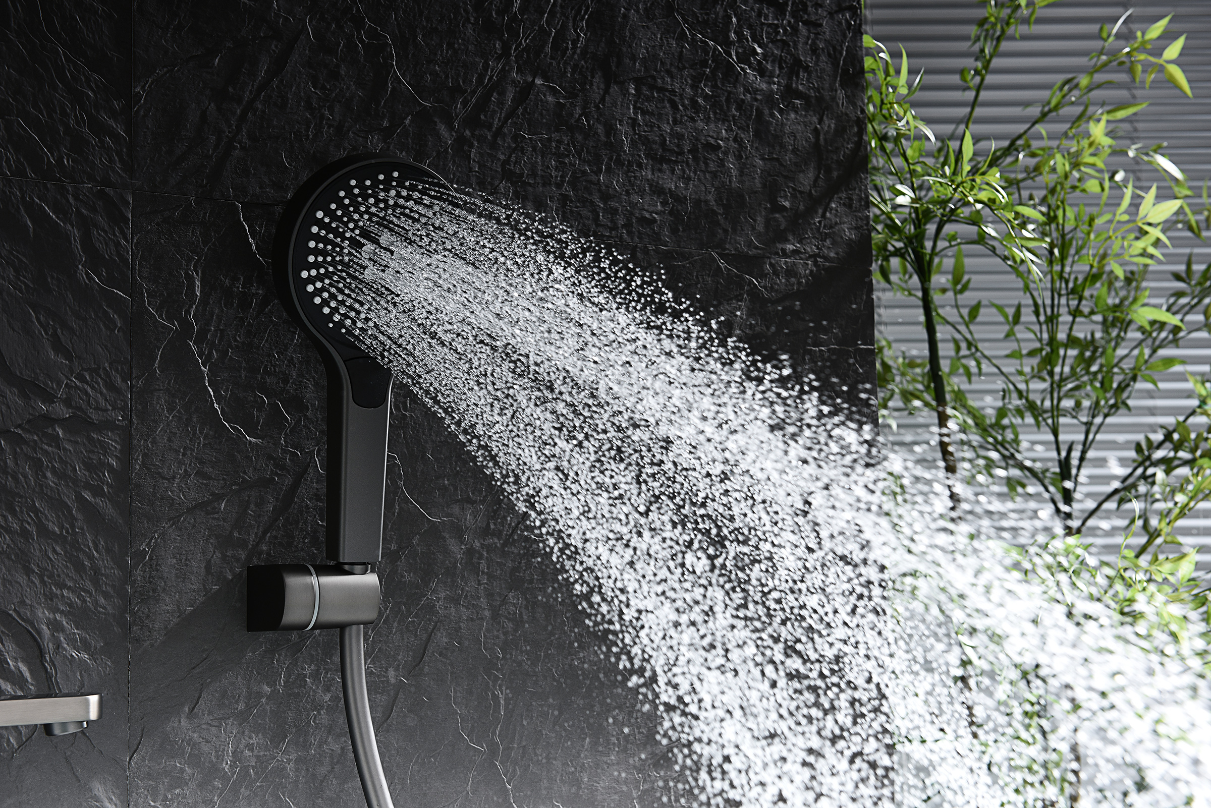 06132-Q Смеситель од. для ванны кор. (ГРАФИТ)  GANZER  (8/1шт)