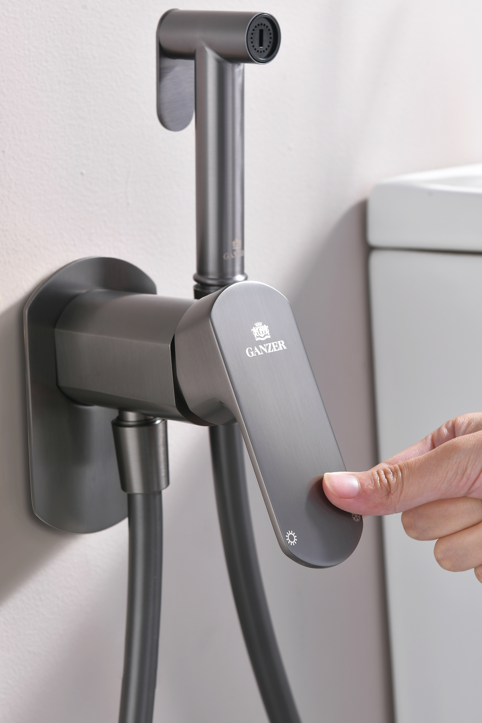 06157-Q Смеситель встраиваемый с ГИГ. душем (ГРАФИТ) GANZER (10/1шт)