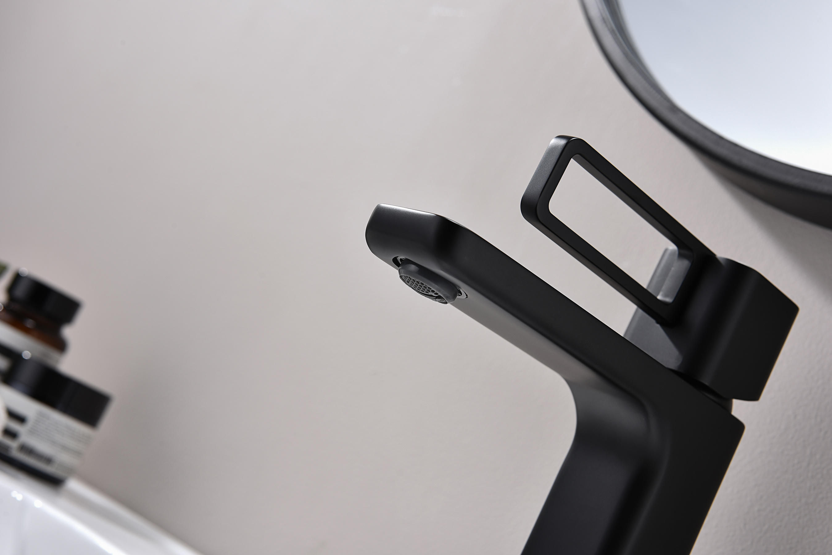 12111-C Смеситель од. для раковины (ЧЕРНЫЙ) GANZER (10/1шт)