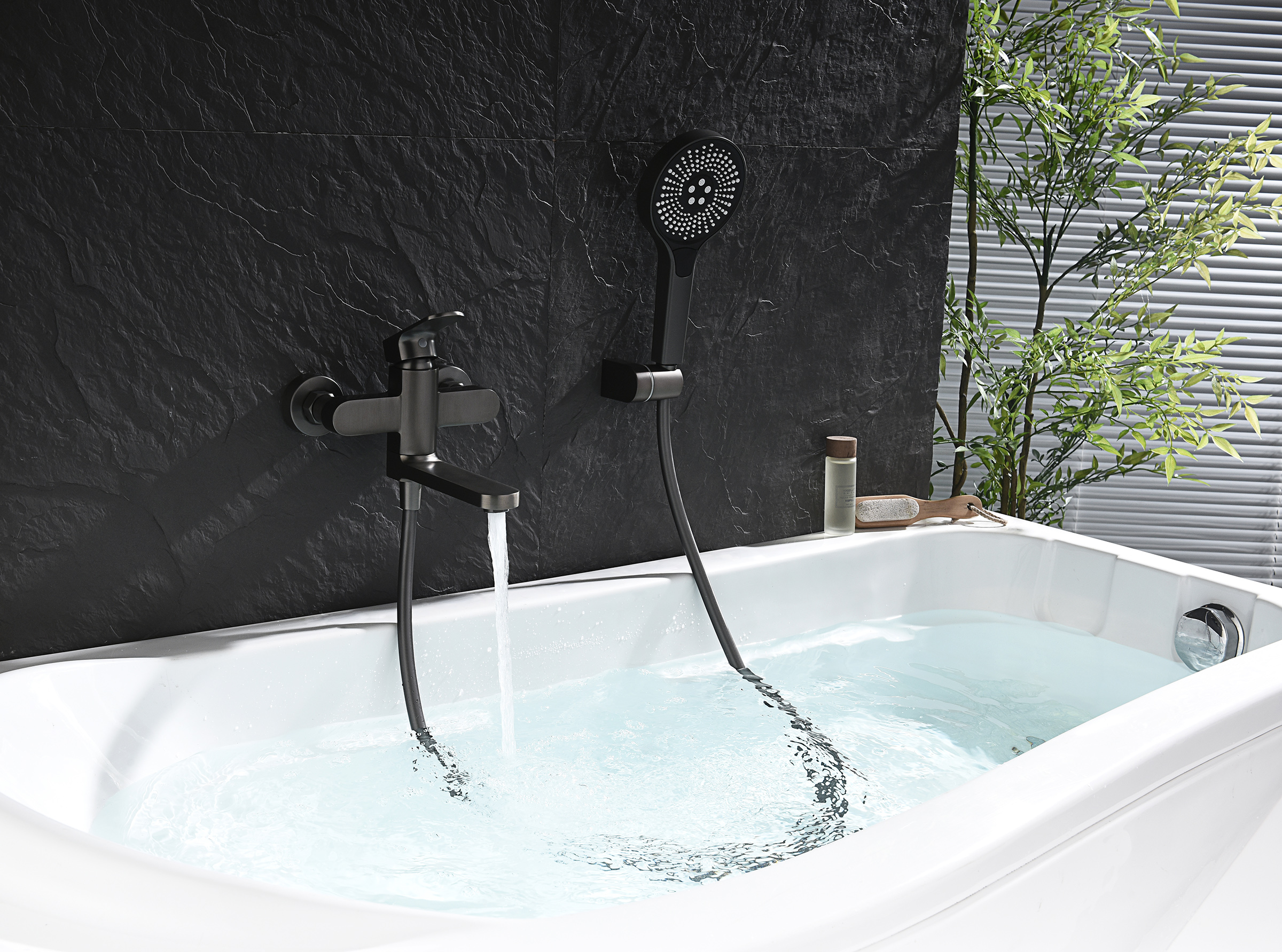 06132-Q Смеситель од. для ванны кор. (ГРАФИТ)  GANZER  (8/1шт)