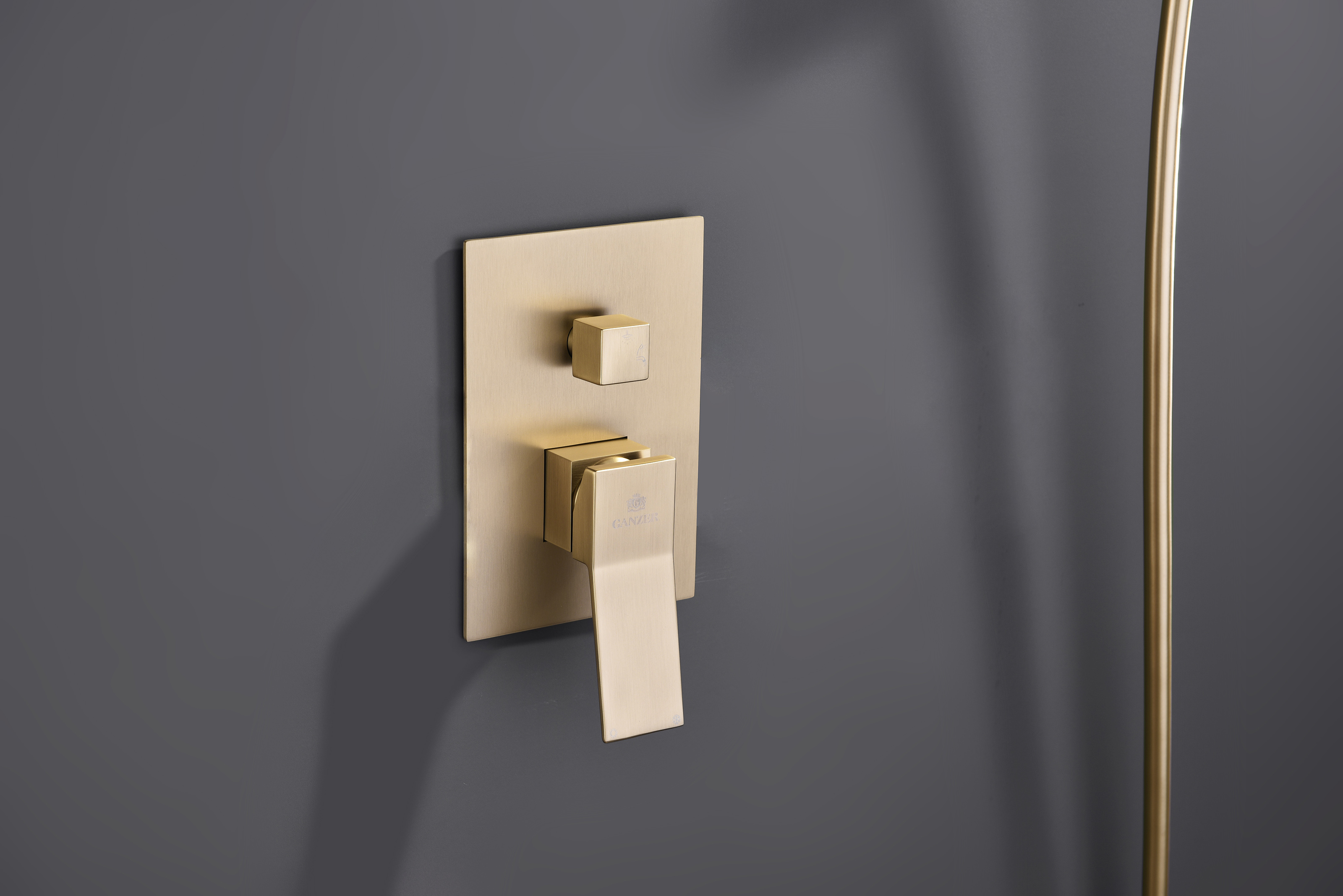 05165-S Смеситель встраиваемый для душа с 3-функ. (Мат. Золото) GANZER (6/1шт)