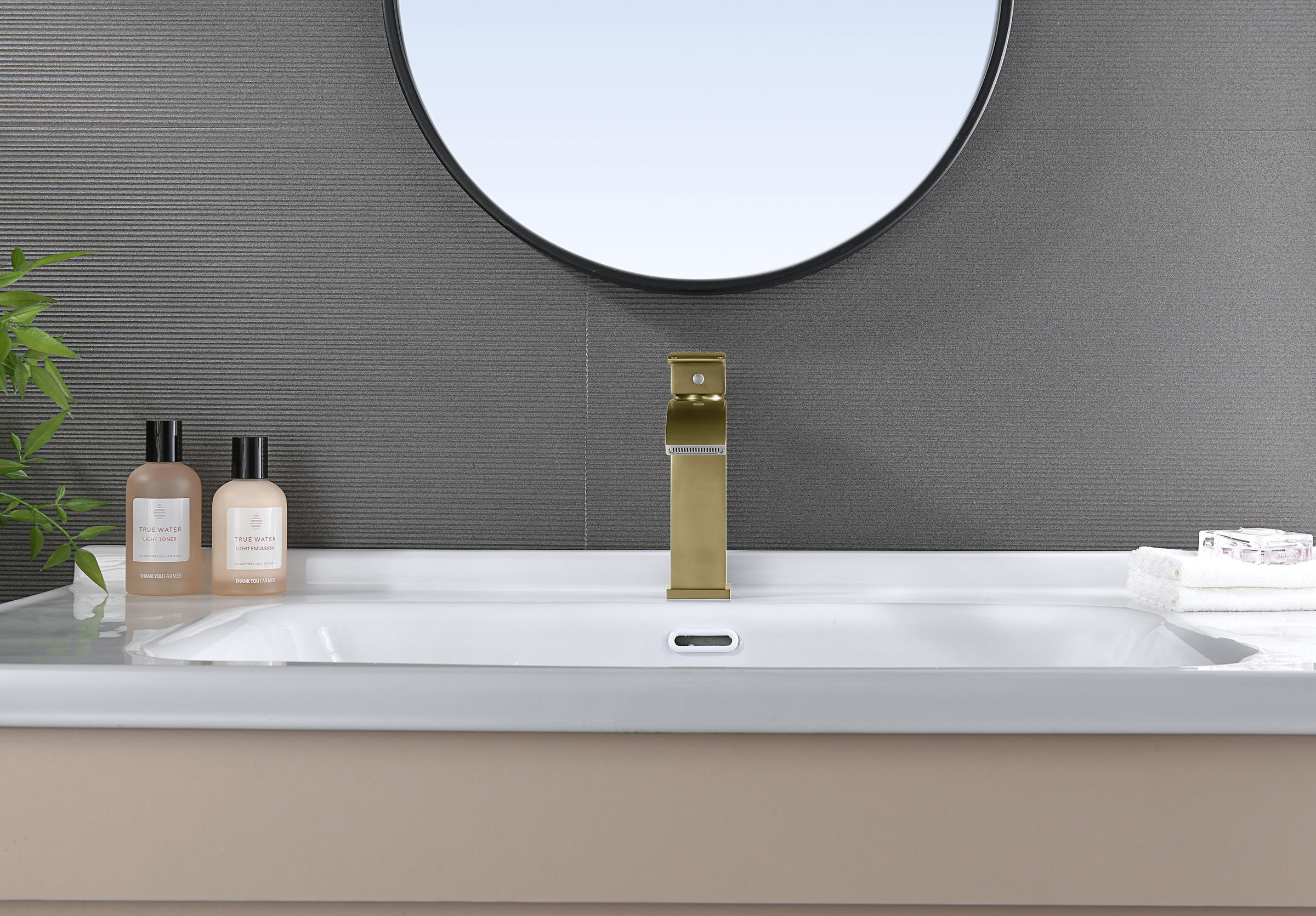 44111-S Смеситель од. для раковины (Мат. Золото) GANZER (10/1шт)