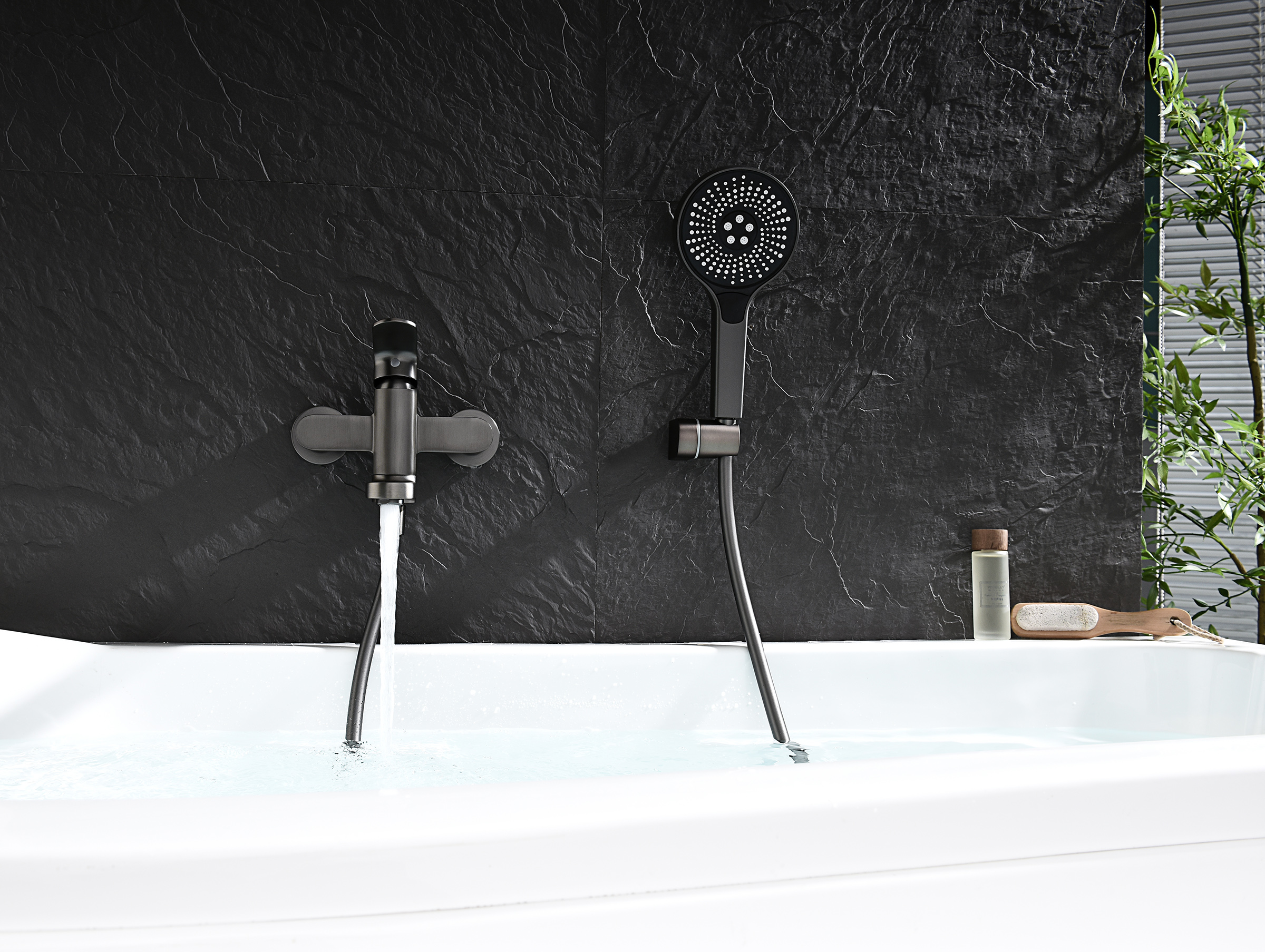 06132-Q Смеситель од. для ванны кор. (ГРАФИТ)  GANZER  (8/1шт)