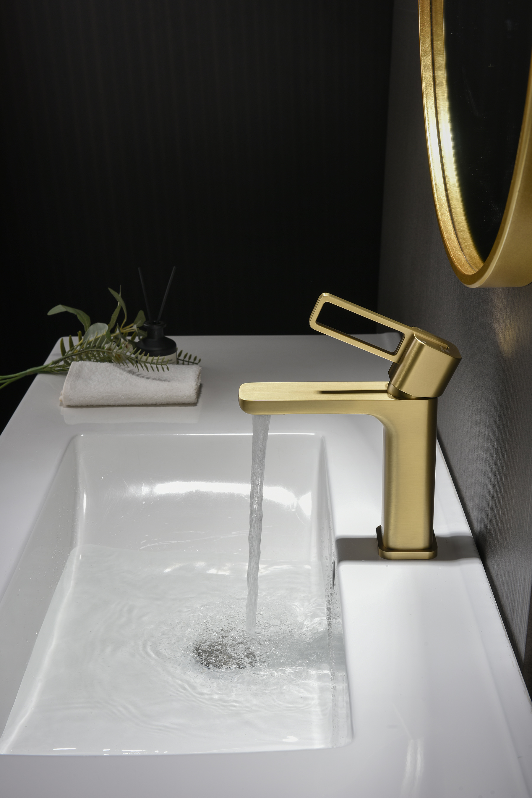 12111-S Смеситель од. для раковины (Мат. Золото) GANZER (10/1шт)