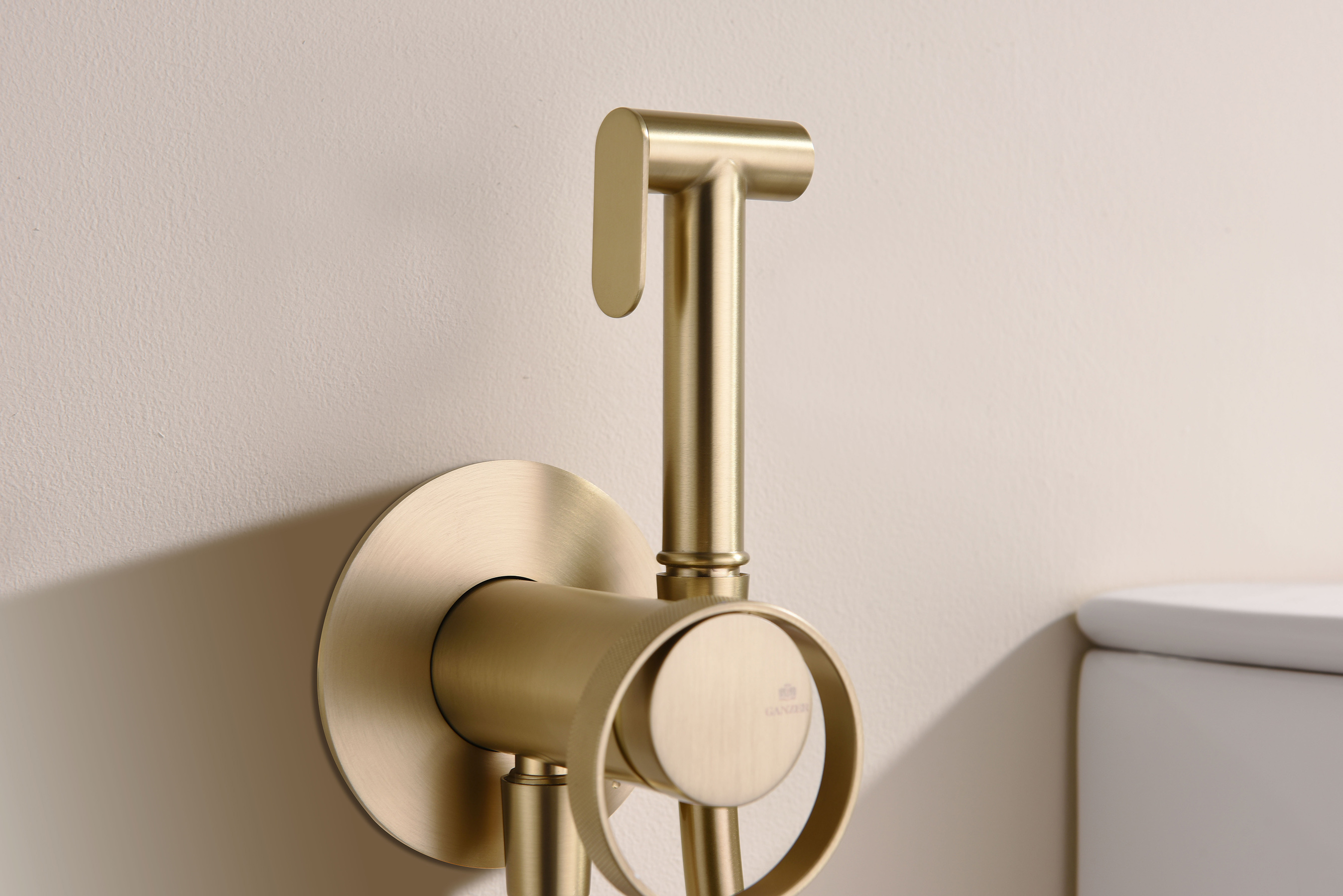 19157-S Смеситель встраиваемый с ГИГ. душем (Мат. Золото) GANZER (10/1шт)