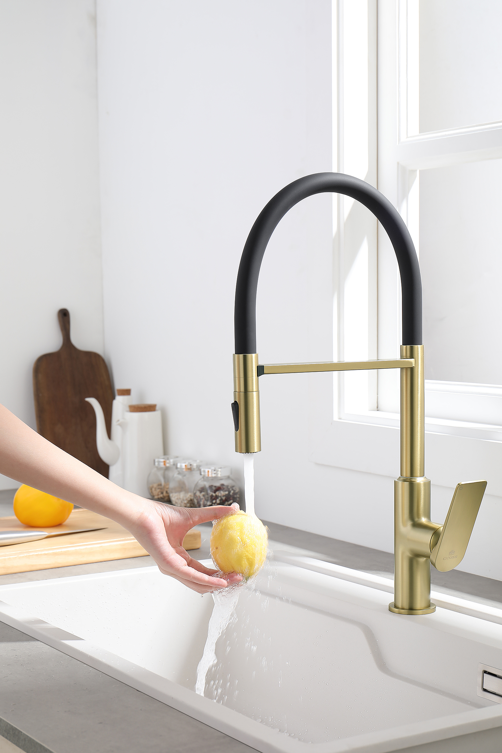 07126-S Смеситель для кухни с гиб. МАГНИТ. изливом (Мат. Золото+ЧЕР.) GANZER (10/1шт)