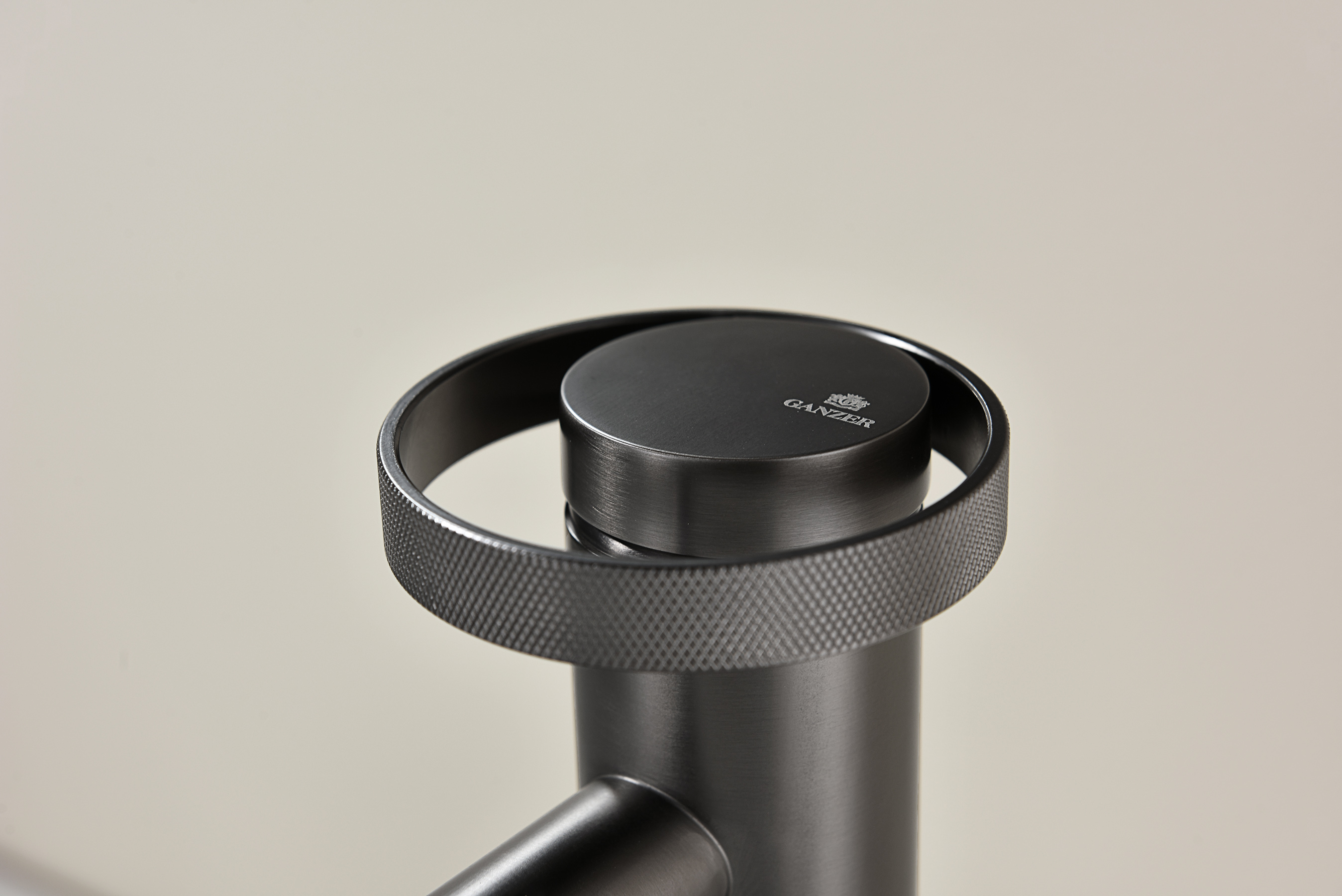 19112-Q Смеситель од. для раковины-чаши (ГРАФИТ) GANZER (10/1шт)