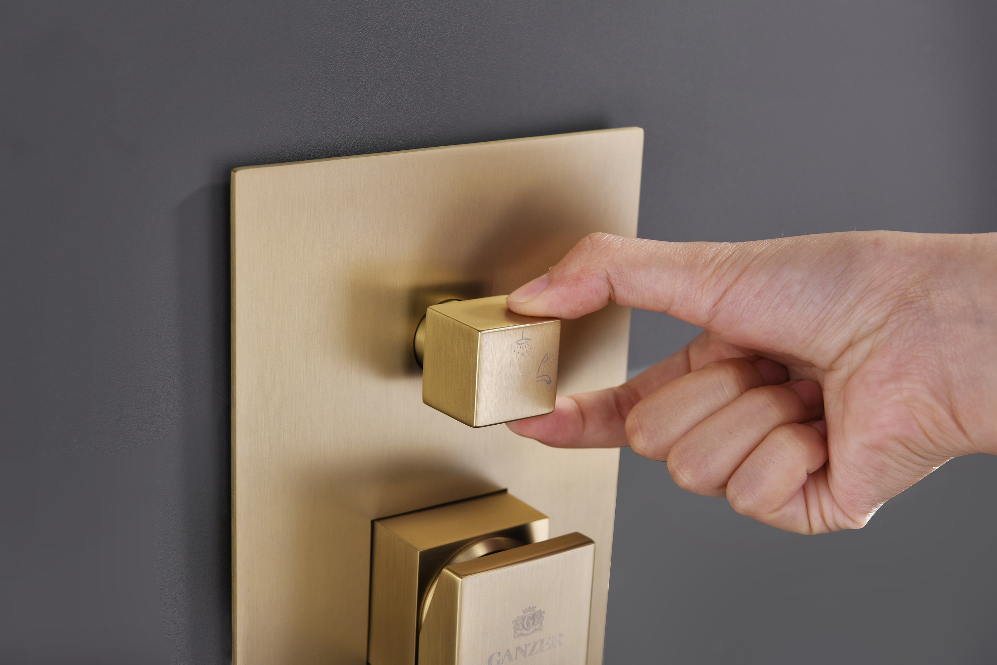 05165-S Смеситель встраиваемый для душа с 3-функ. (Мат. Золото) GANZER (6/1шт)