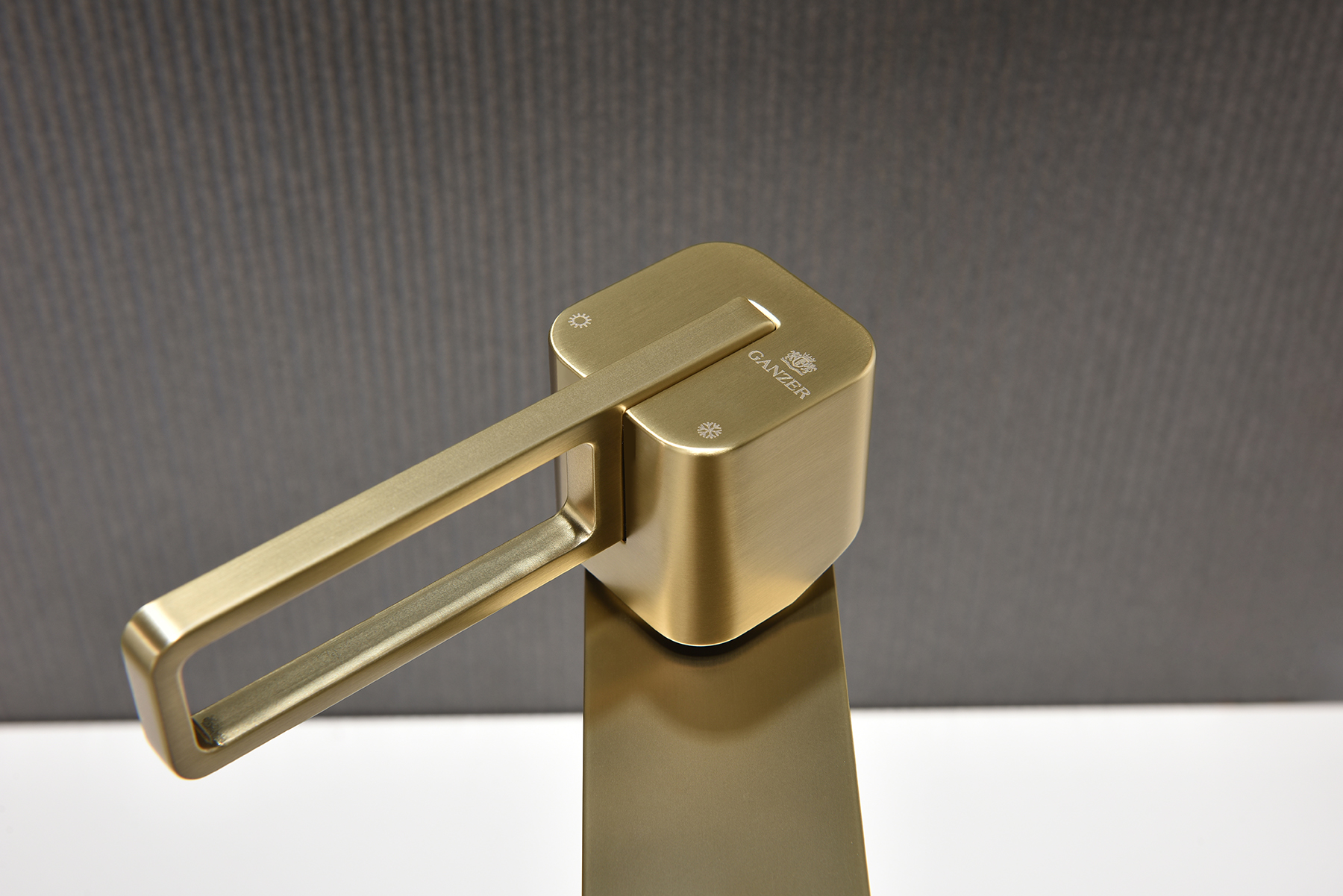 12112-S Смеситель од. для раковины-чаши (Мат. Золото) GANZER (10/1шт)