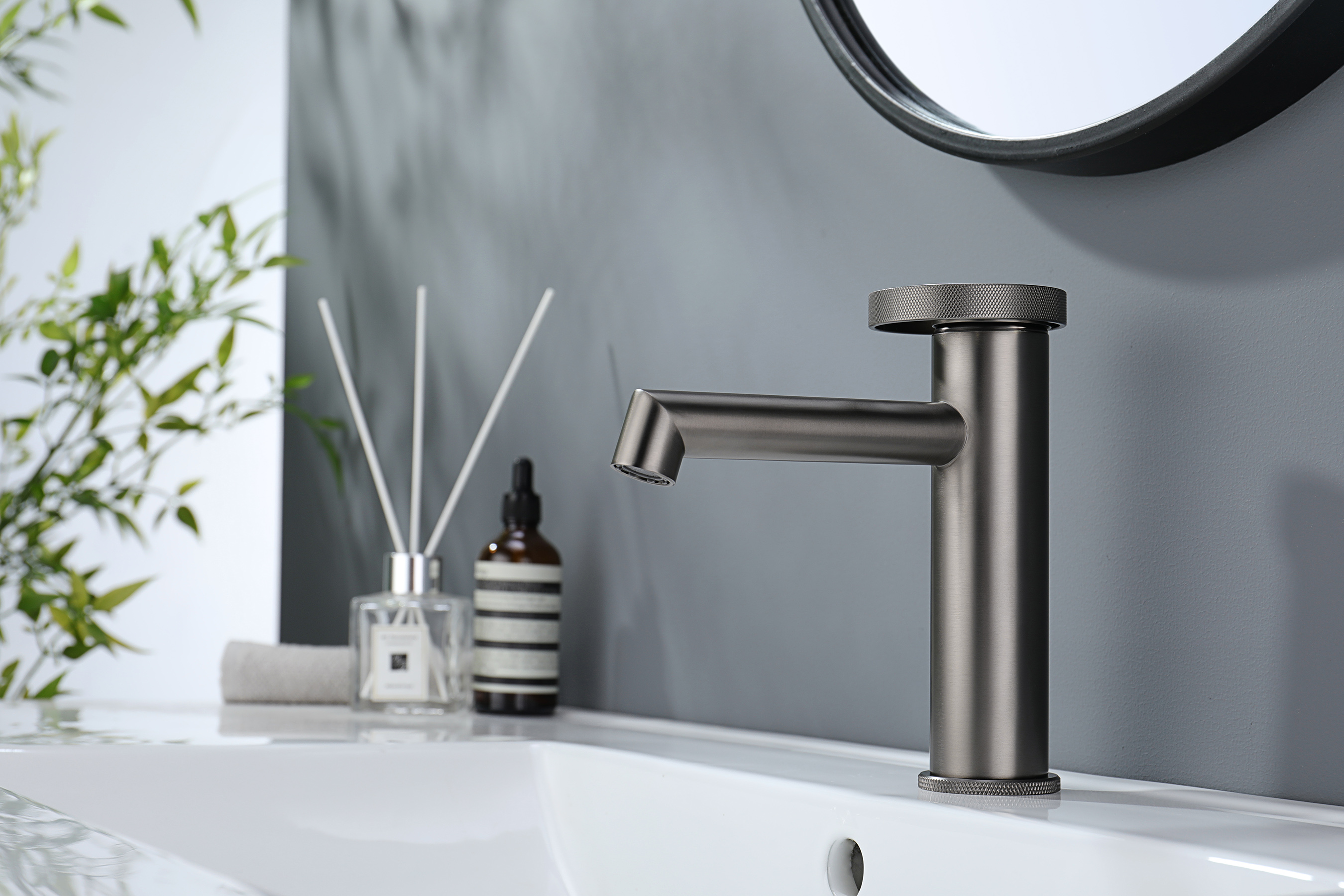 19111-Q Смеситель од. для раковины (ГРАФИТ) GANZER (10/1шт)