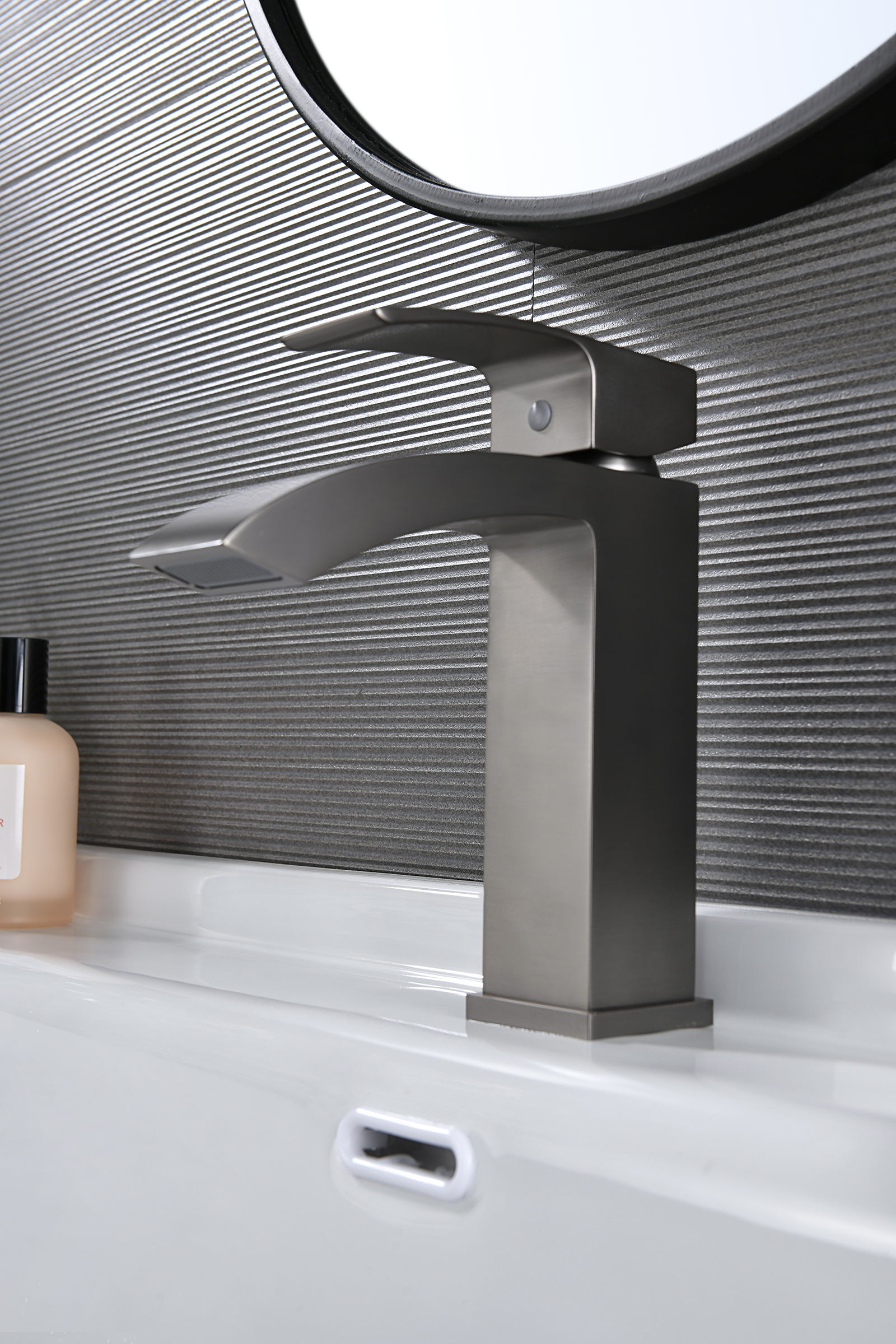 44111-Q Смеситель од. для раковины (ГРАФИТ) GANZER (10/1шт)