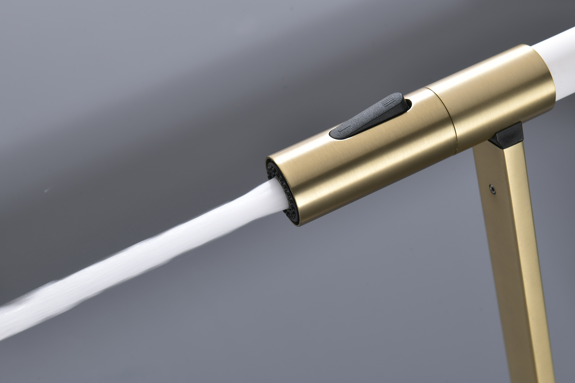 12127-SF Смеситель для кухни с гиб. МАГНИТ. изливом (Мат. Золото+БЕЛЫЙ.) GANZER (10/1шт)