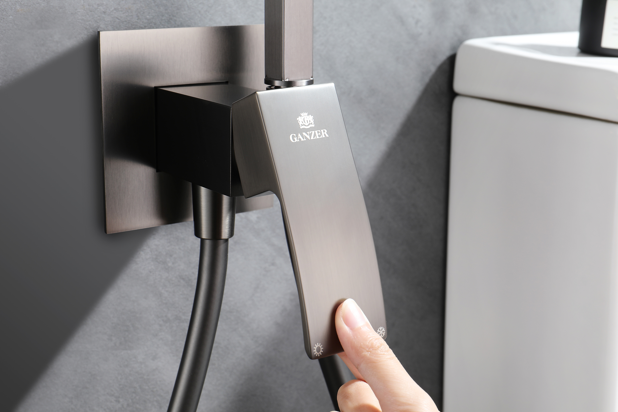 44157-Q Смеситель встраиваемый с ГИГ. душем (ГРАФИТ) GANZER (10/1шт)