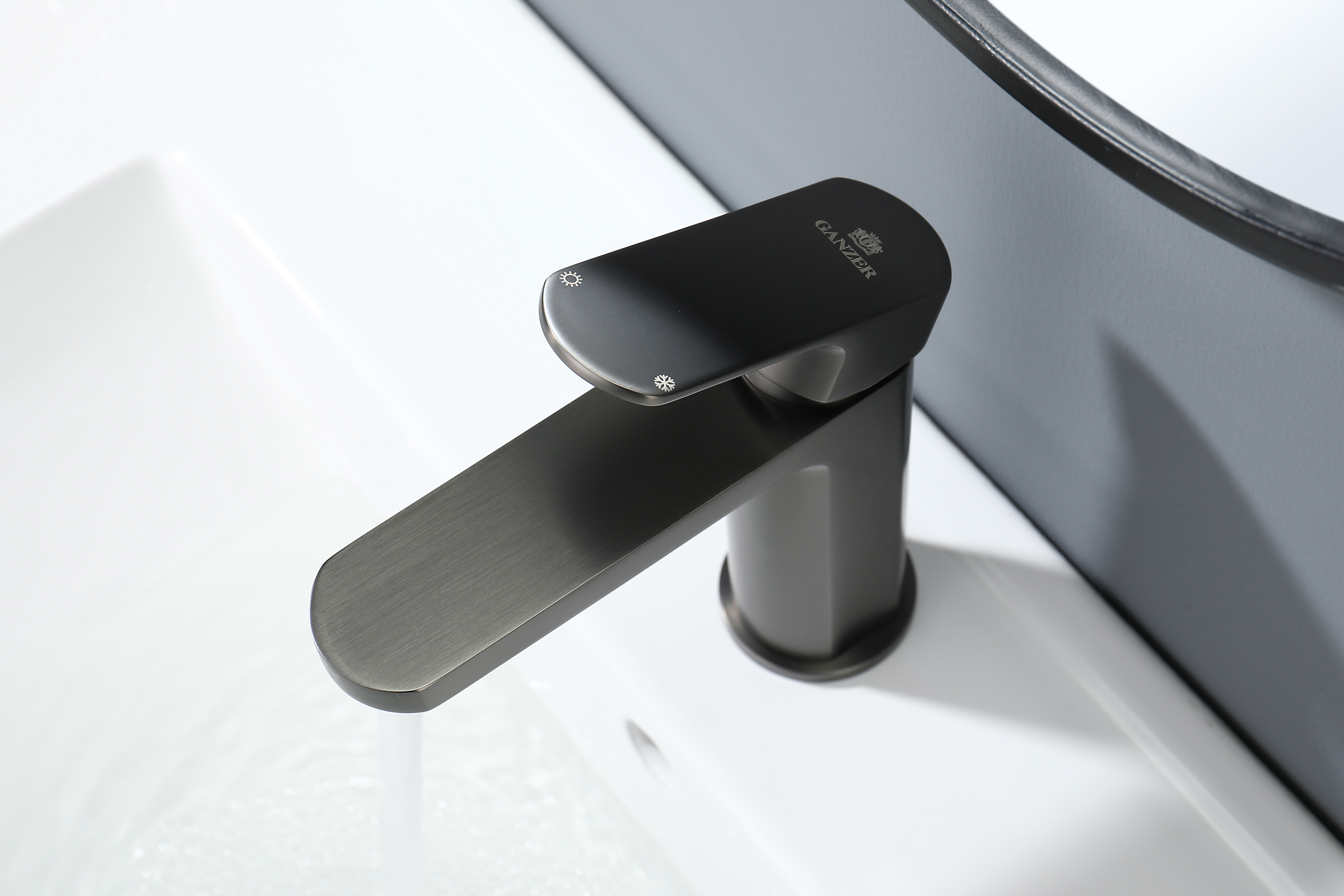 06111-Q Смеситель од. для раковины (ГРАФИТ) GANZER (10/1шт)