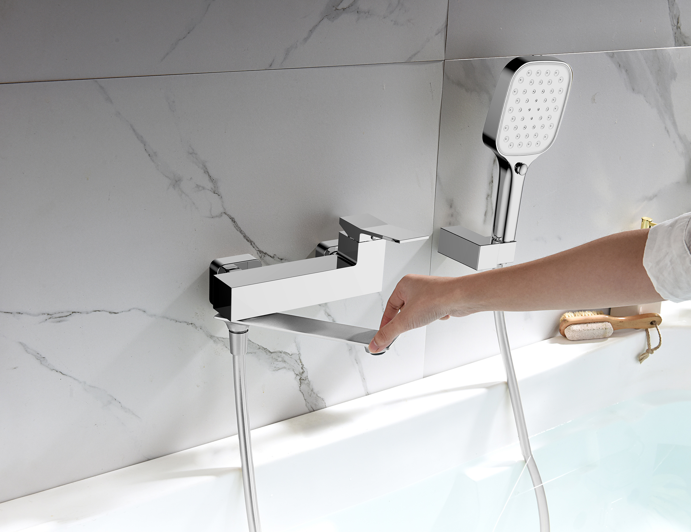 05132 Смеситель од. для ванны кор. (ХРОМ)  GANZER  (8/1шт)