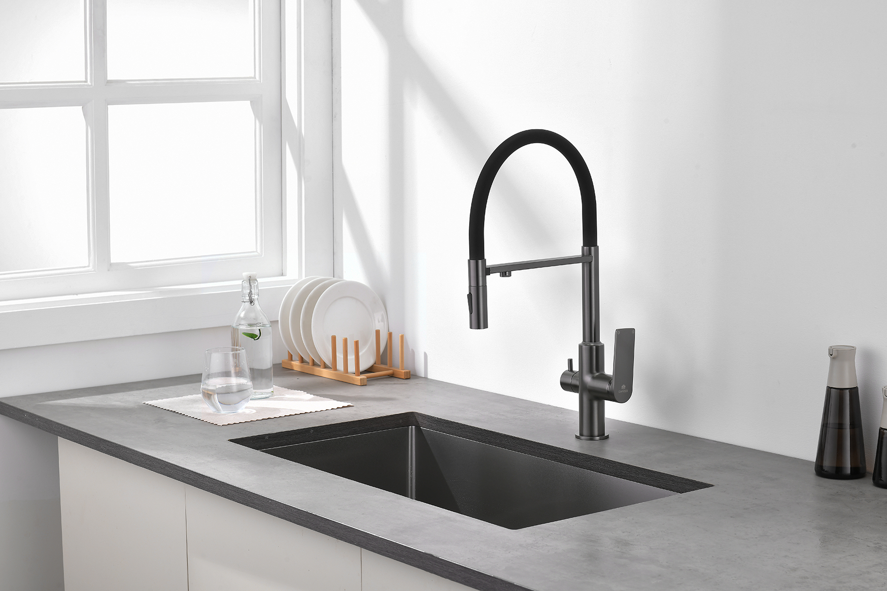 07127-Q Смес. для кухни с гиб МАГ. изл. и под. фильт. (ГРАФИТ+ЧЕР.) GANZER (10/1шт)