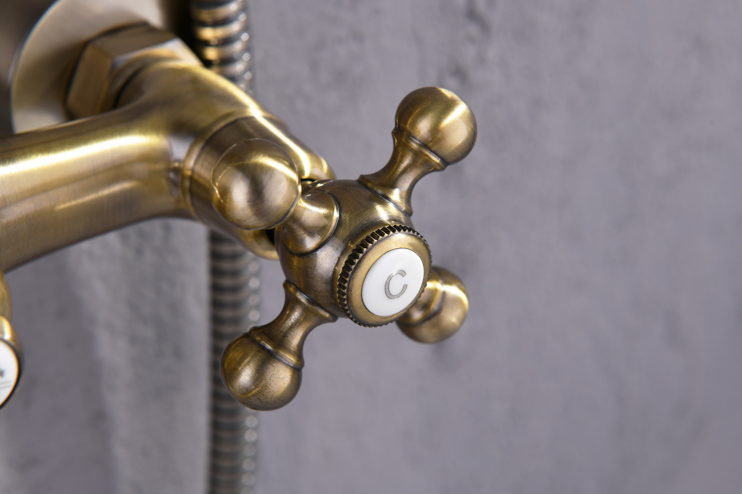 09063-D Двухвент душевой релинг БРОНЗА  GANZER  (4/1шт)