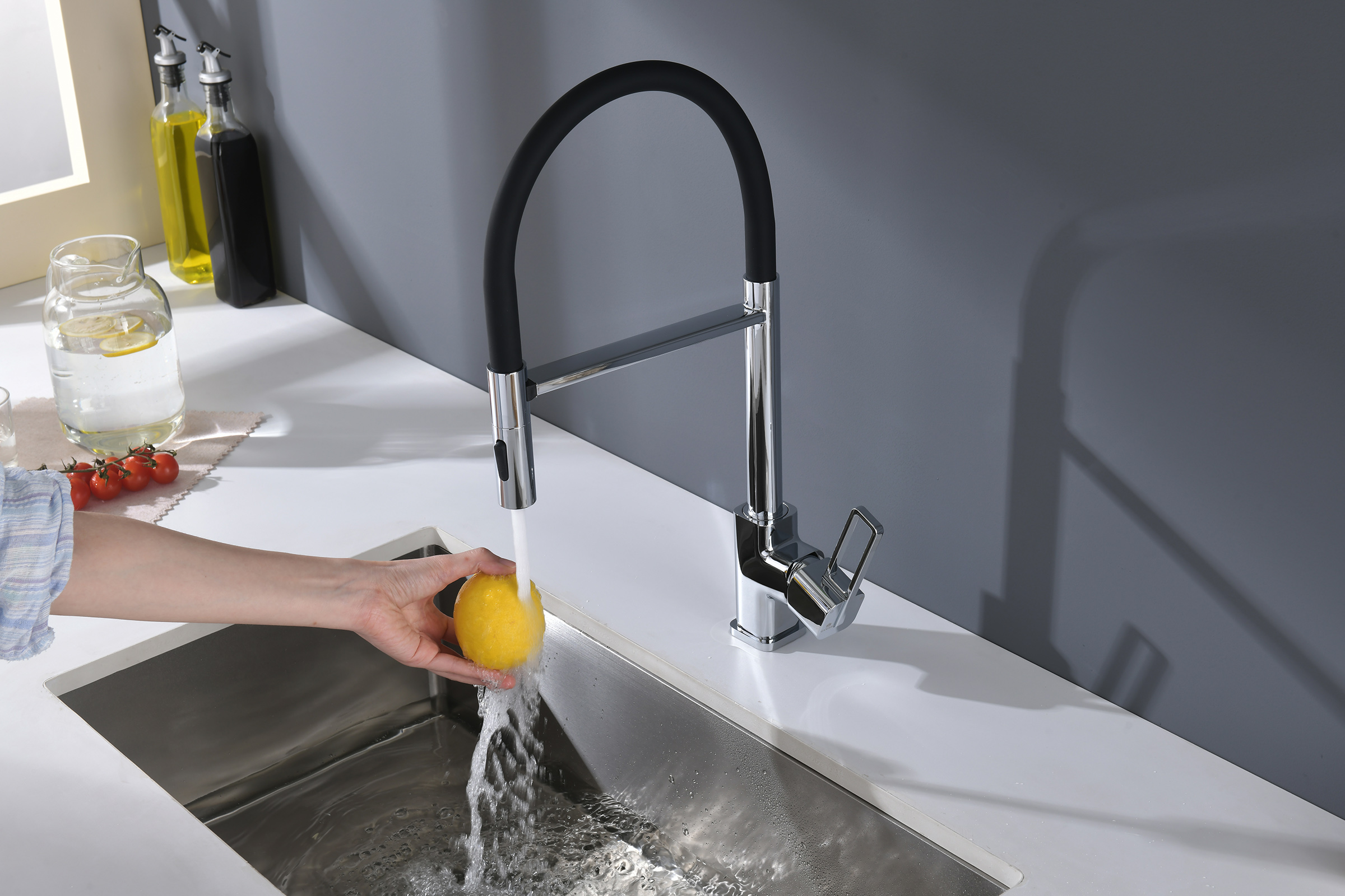 12127 Смеситель для кухни с гиб. МАГНИТ. изливом (ХРОМ+ЧЕР.) GANZER (10/1шт)