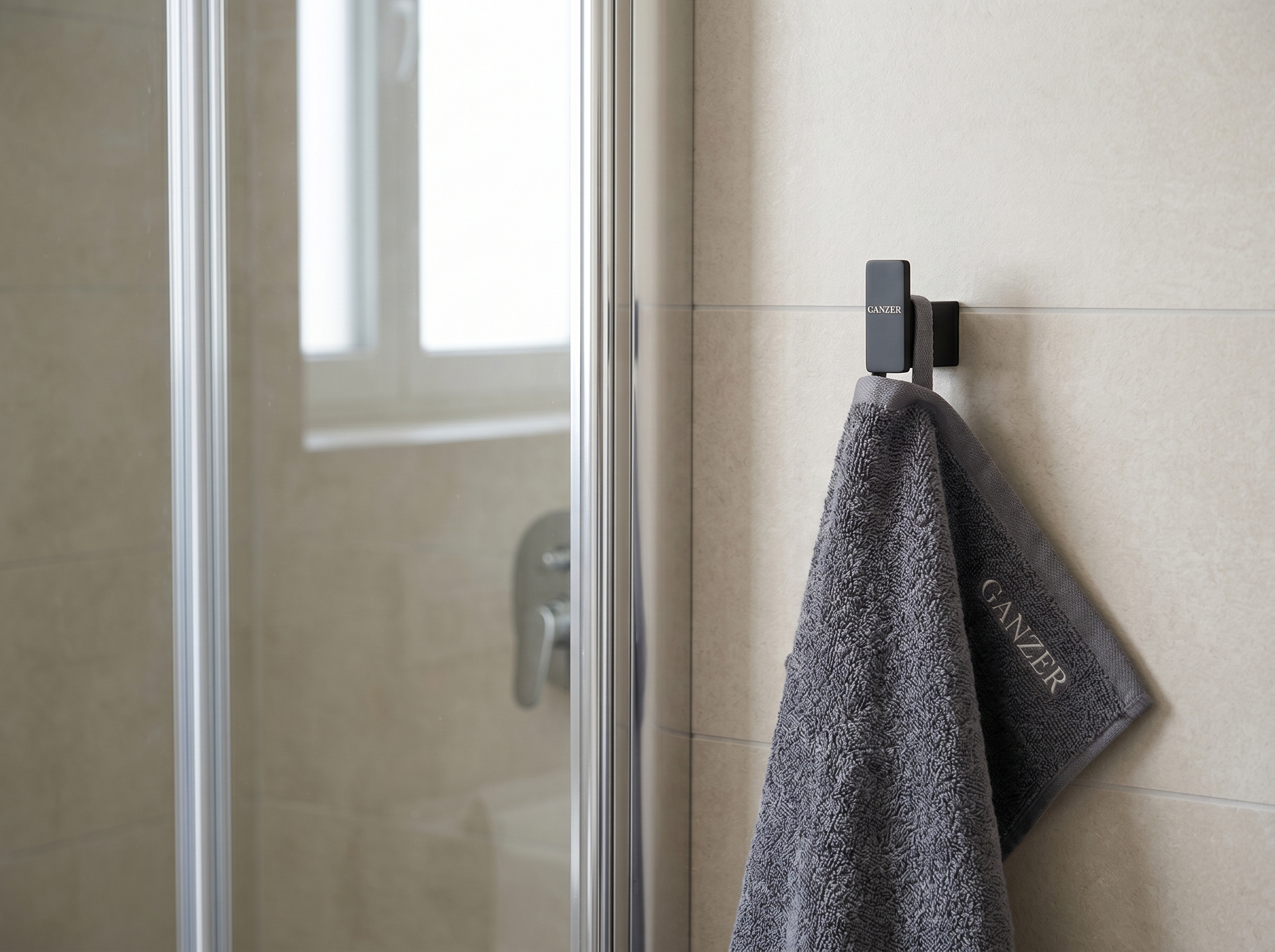 88151-C Одинарный настенный крючок (ЧЕРНЫЙ) GANZER  (20/1шт)