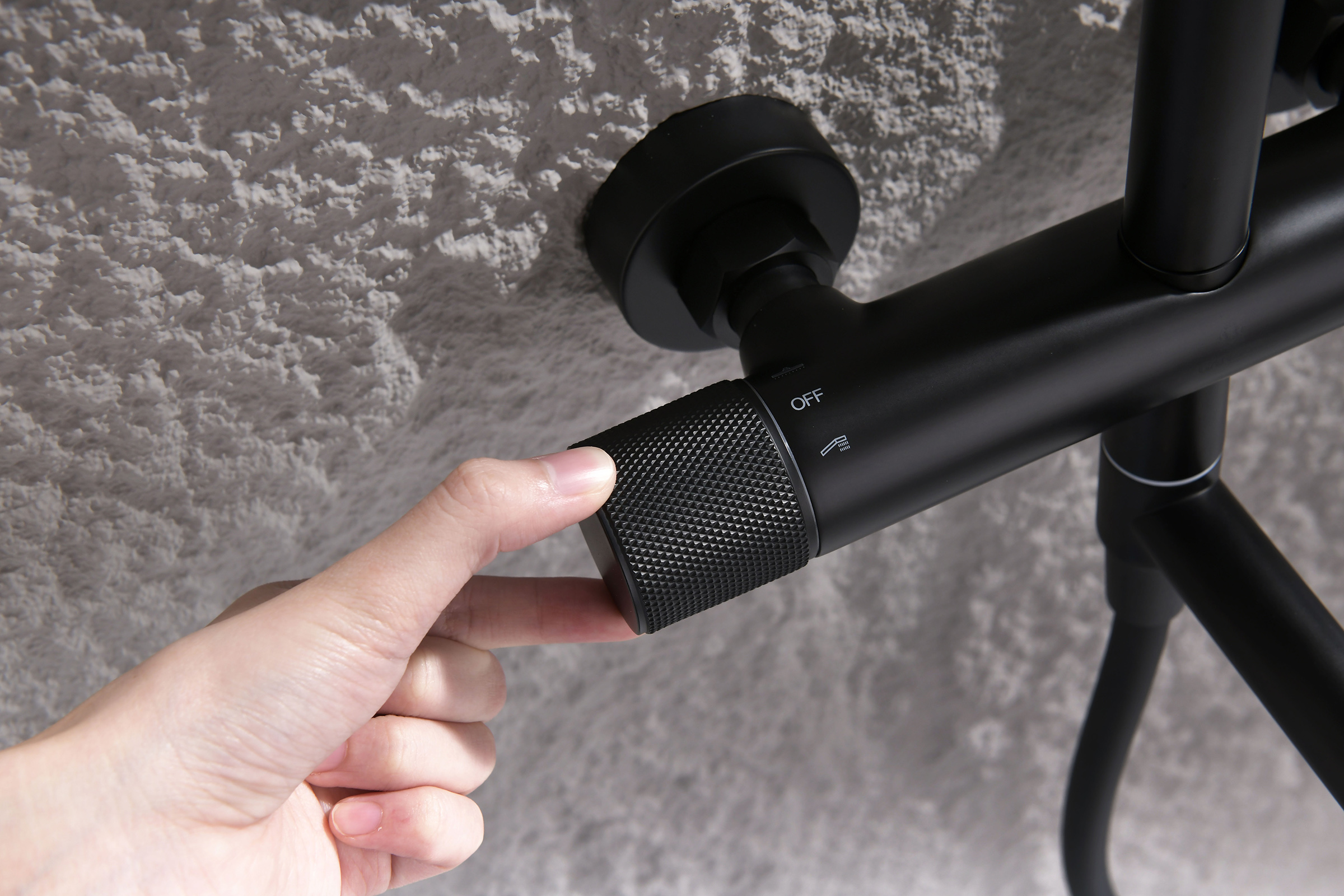 19170-C Душевая система с термостатом (ЧЕРНЫЙ) GANZER (5/1шт)